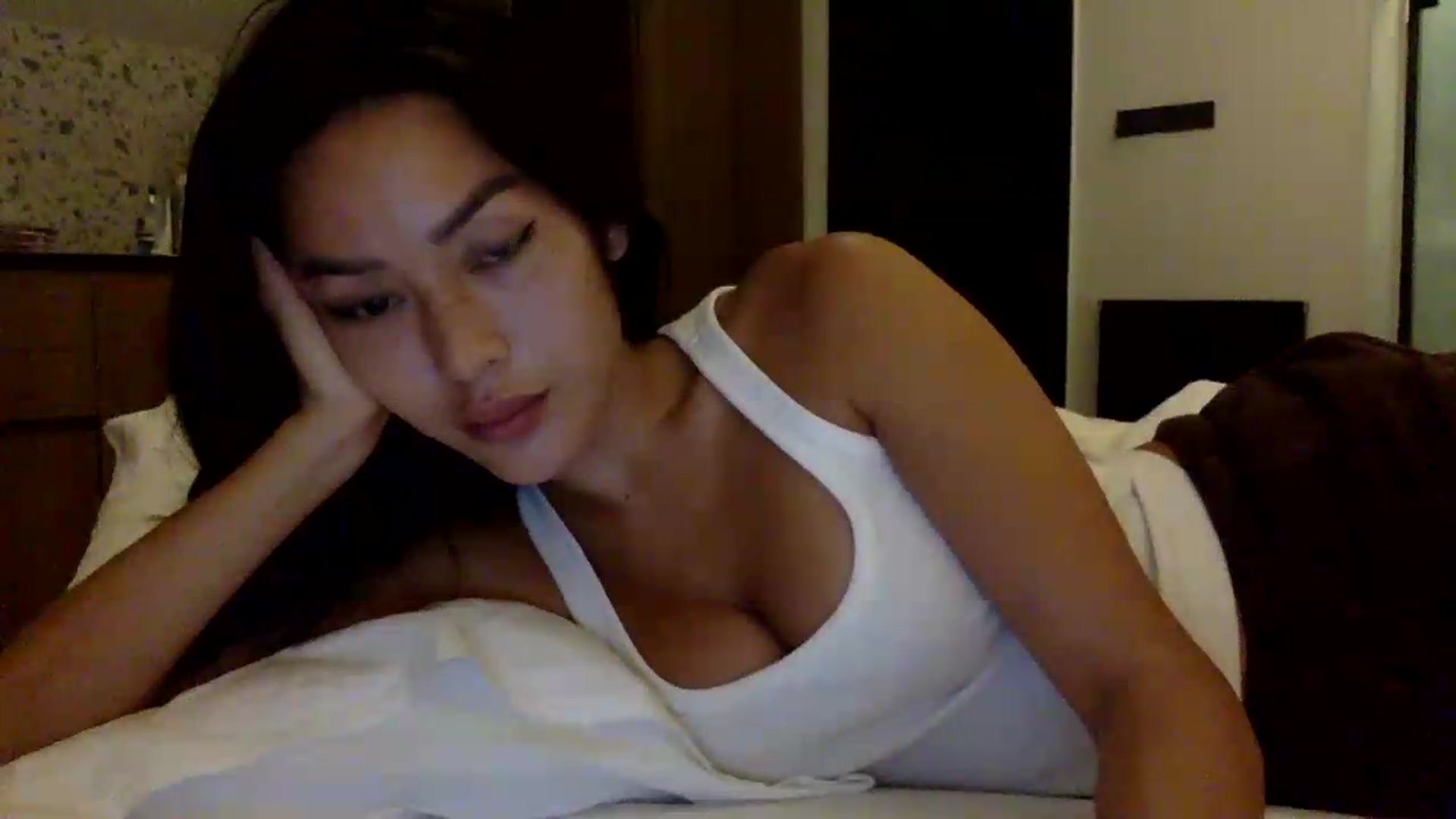 Gallery image thumbnail from Miss_emiko's myfreecams stream on, 05/21/2026, 24:00 image 3 of 20