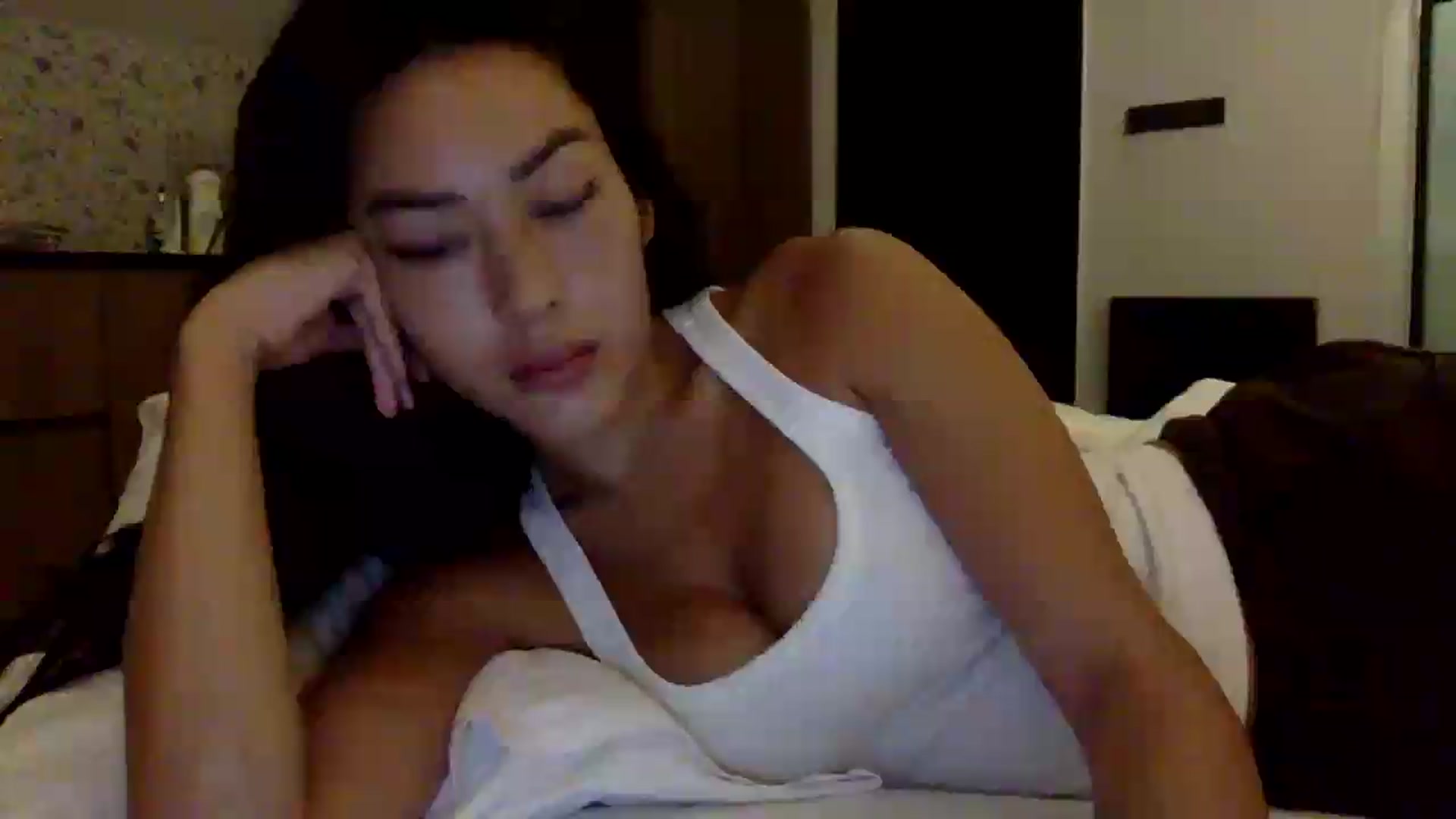 Gallery image thumbnail from Miss_emiko's myfreecams stream on, 05/21/2026, 24:00 image 12 of 20