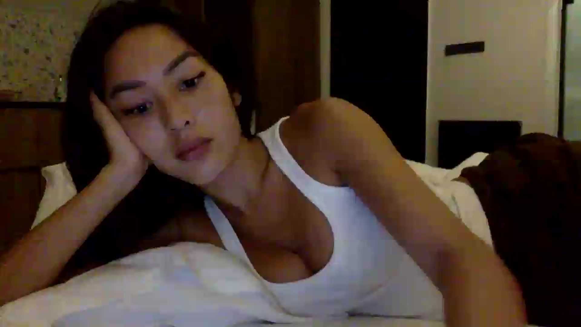 Gallery image thumbnail from Miss_emiko's myfreecams stream on, 05/21/2026, 24:00 image 2 of 20