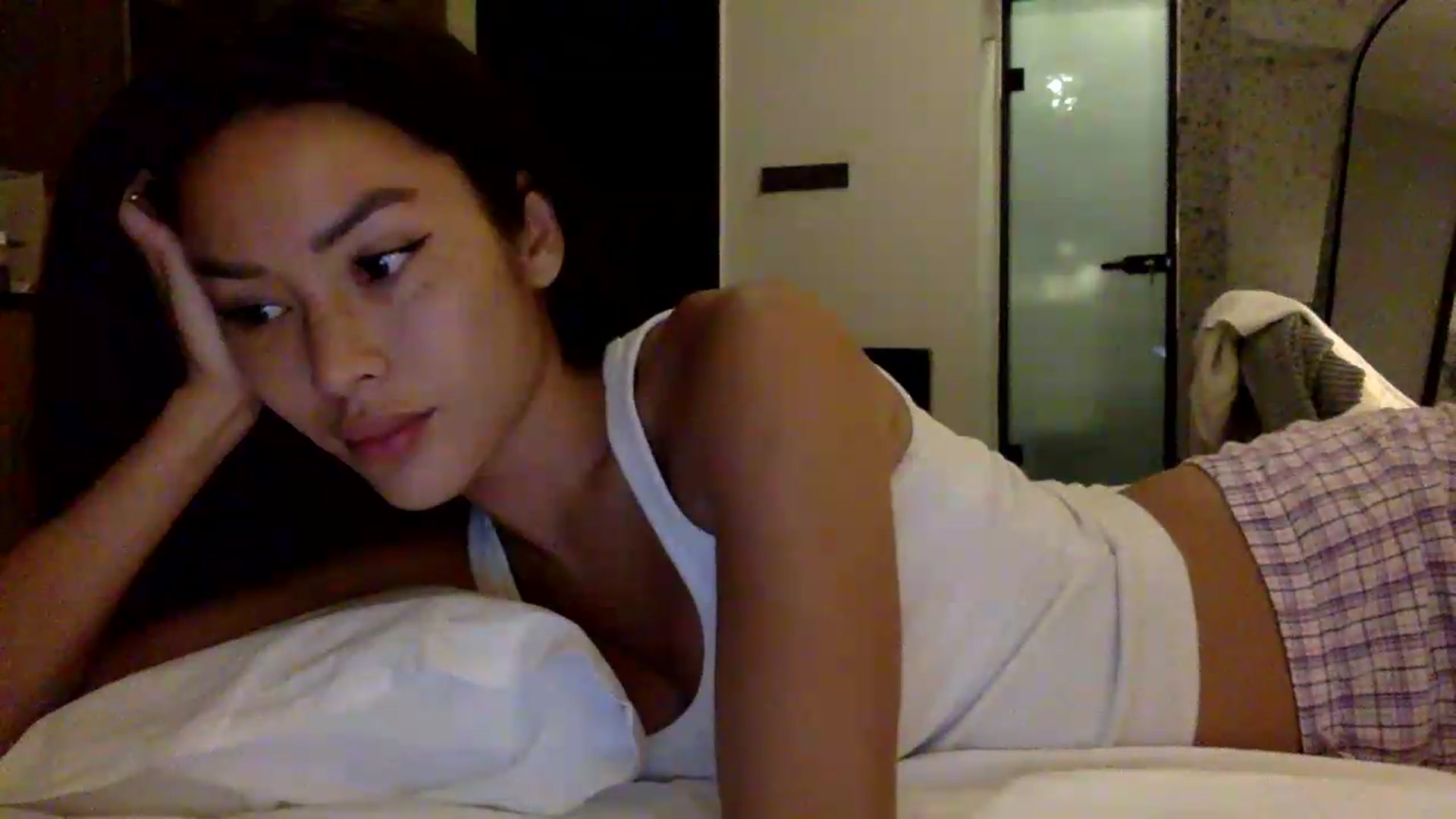 Gallery image thumbnail from Miss_emiko's myfreecams stream on, 05/21/2026, 01:01 image 3 of 20