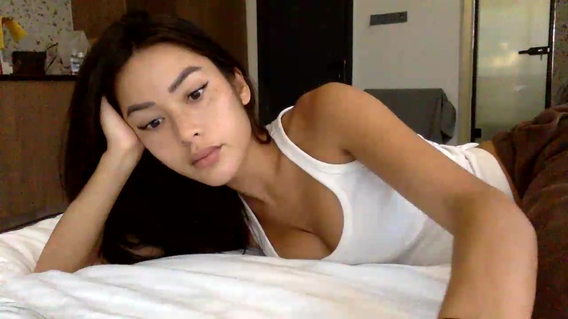 Gallery image thumbnail from Miss_emiko's myfreecams stream on, 05/21/2026, 15:46 image 19 of 20