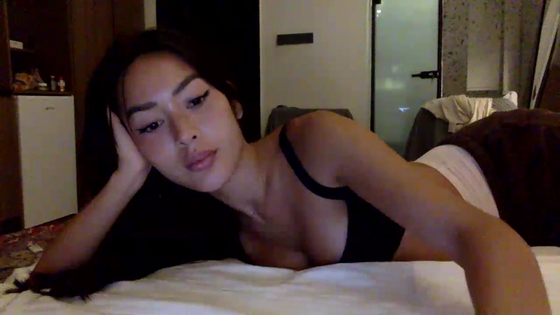 Gallery image thumbnail from Miss_emiko's myfreecams stream on, 05/23/2026, 20:10 image 16 of 20