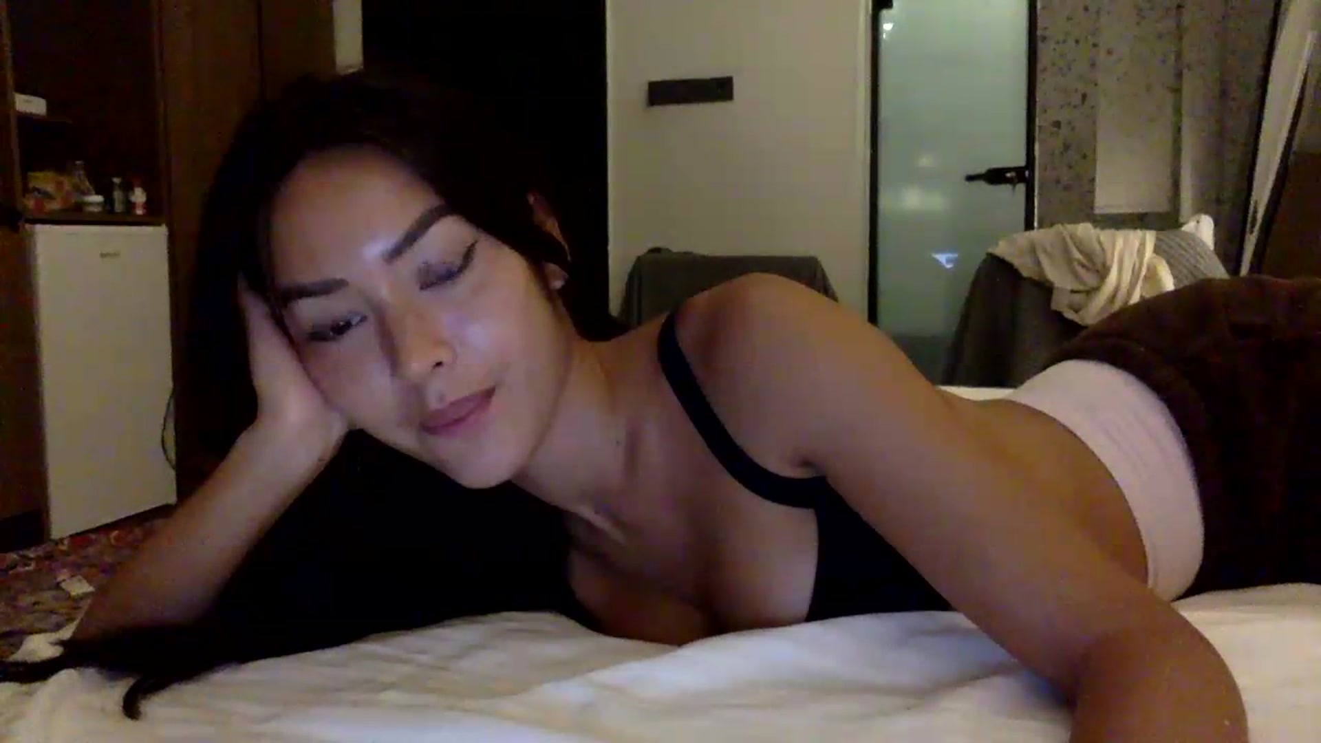 Gallery image thumbnail from Miss_emiko's myfreecams stream on, 05/23/2026, 20:10 image 18 of 20