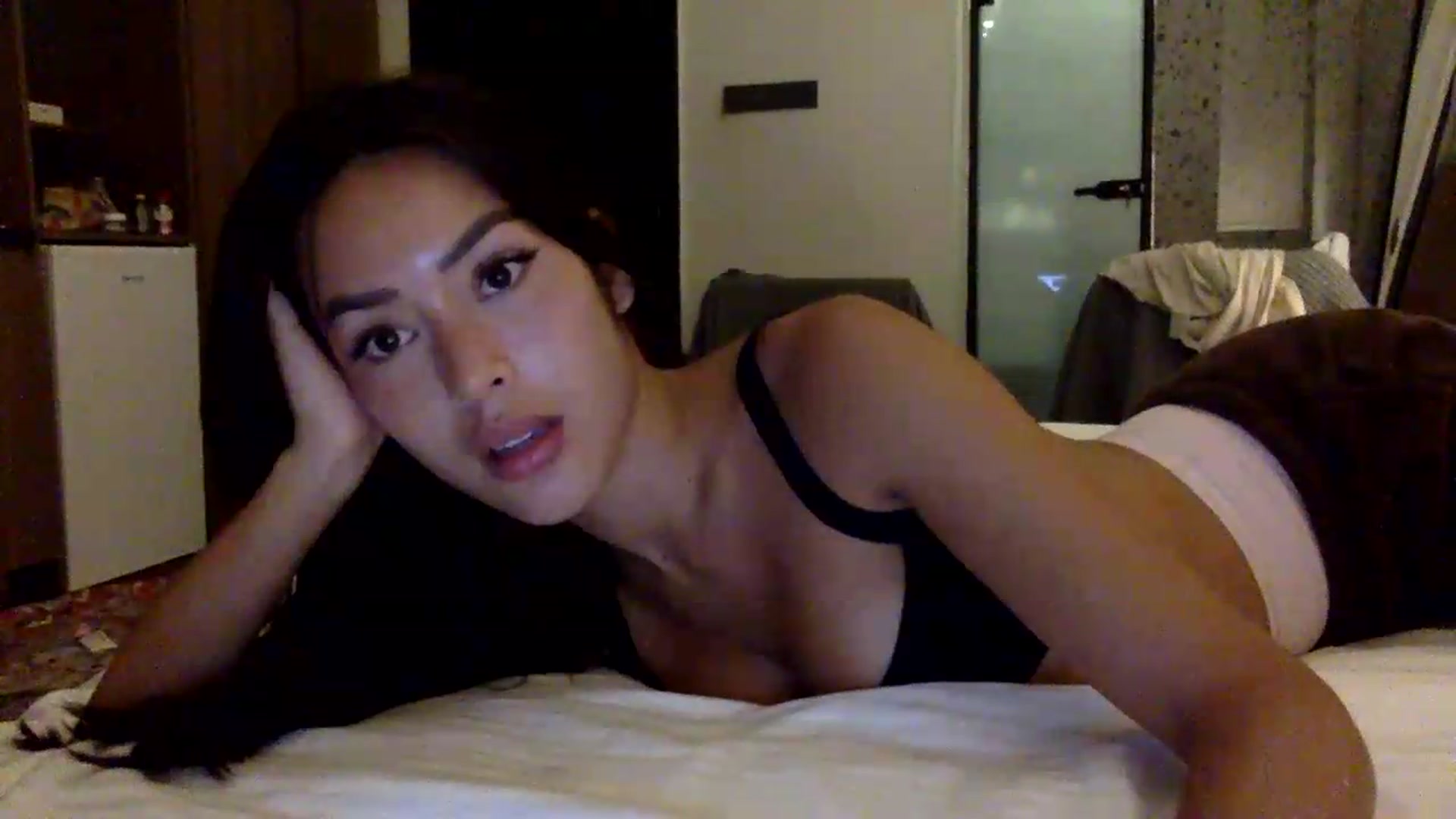 Gallery image thumbnail from Miss_emiko's myfreecams stream on, 05/23/2026, 20:10 image 14 of 20
