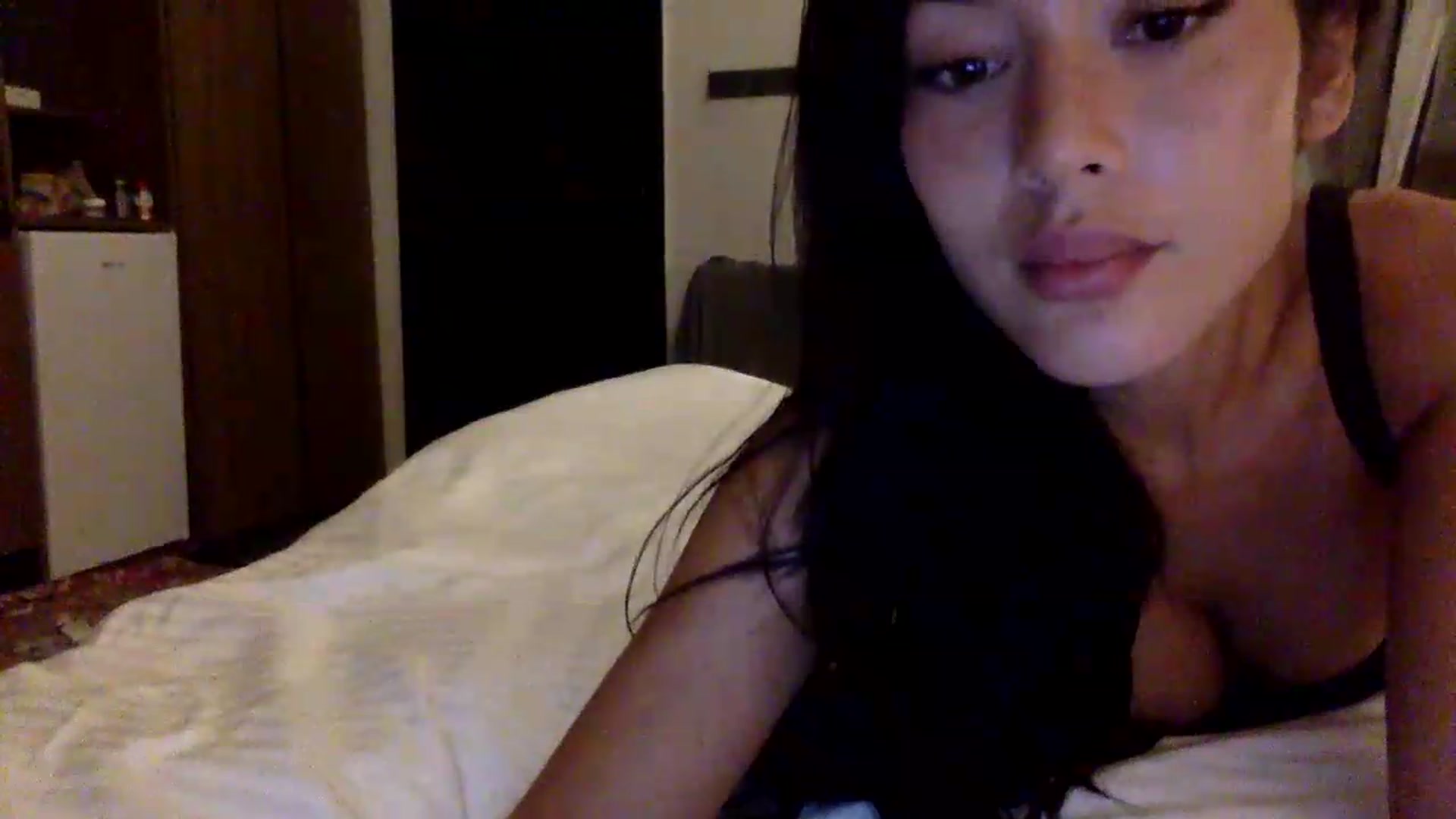 Gallery image thumbnail from Miss_emiko's myfreecams stream on, 05/23/2026, 20:10 image 20 of 20