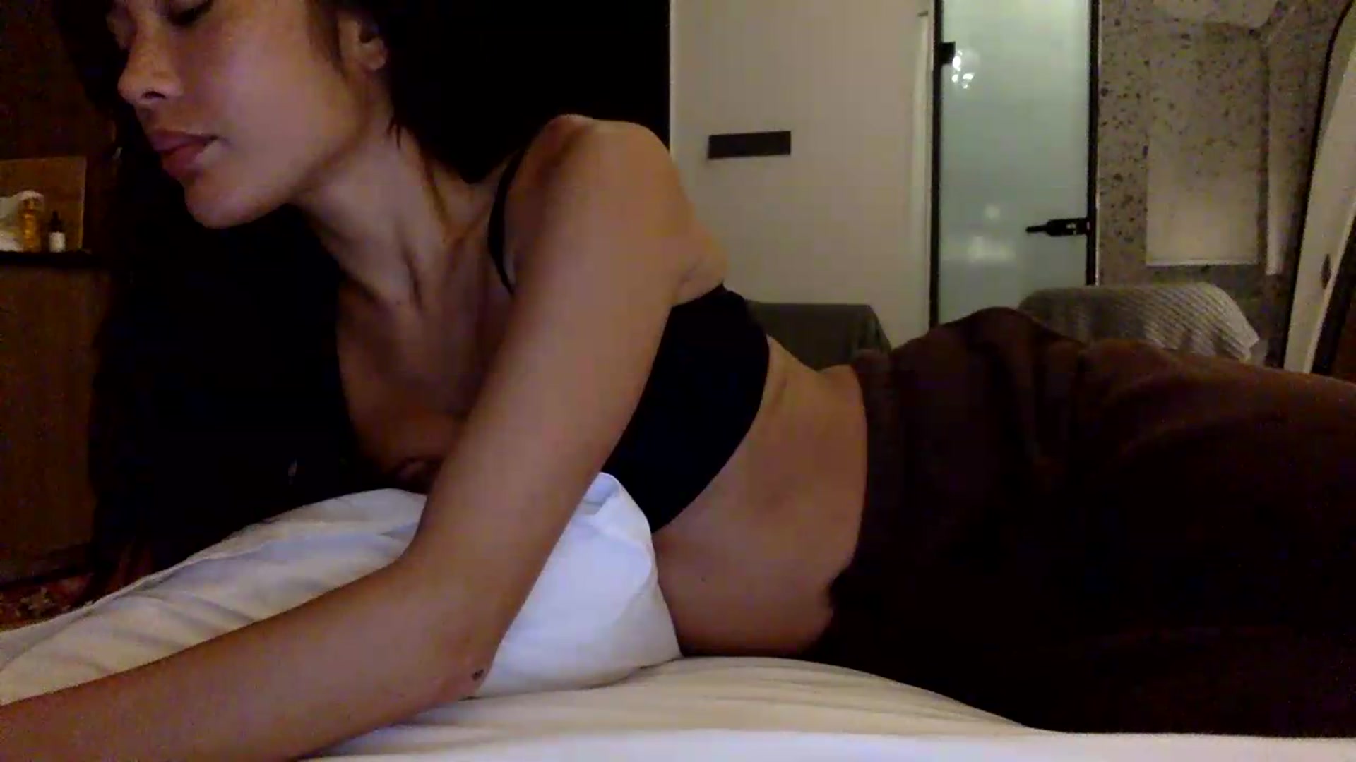 Gallery image thumbnail from Miss_emiko's myfreecams stream on, 05/23/2026, 21:11 image 4 of 20