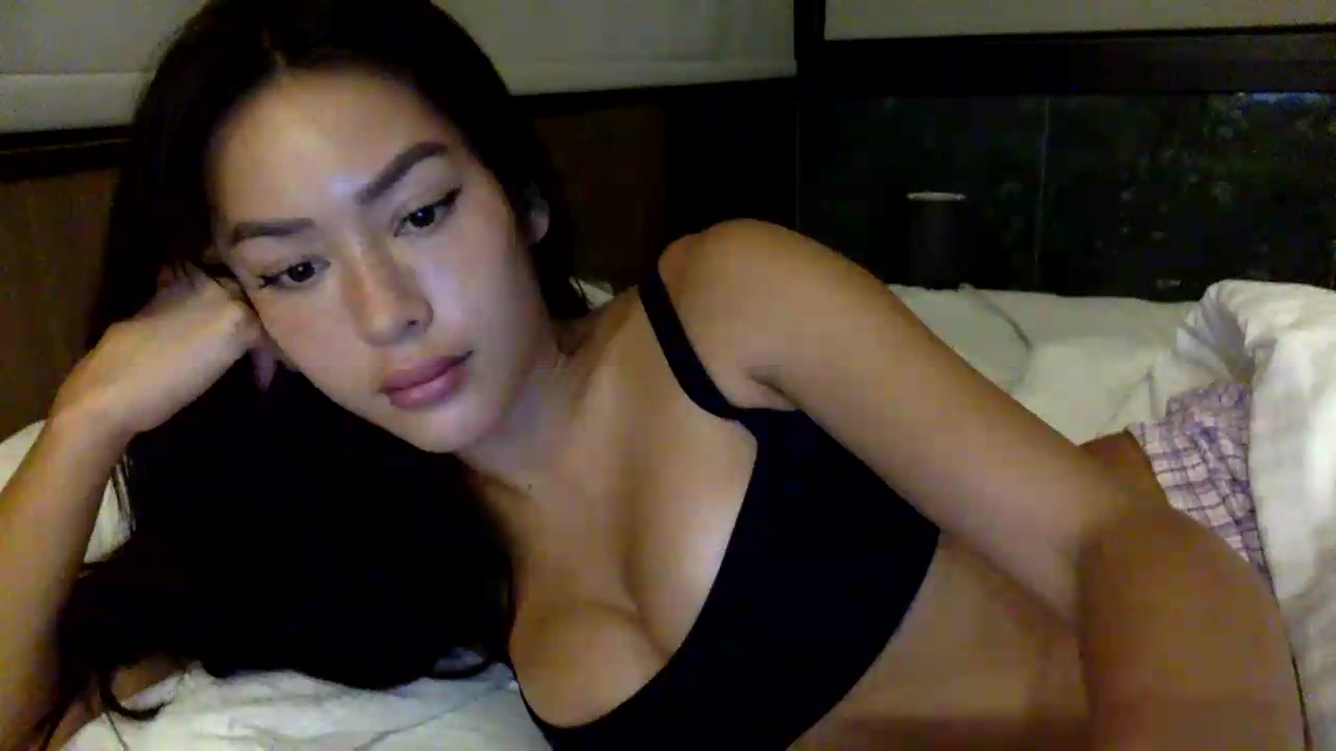 Gallery image thumbnail from Miss_emiko's myfreecams stream on, 05/25/2026, 24:14 image 10 of 20