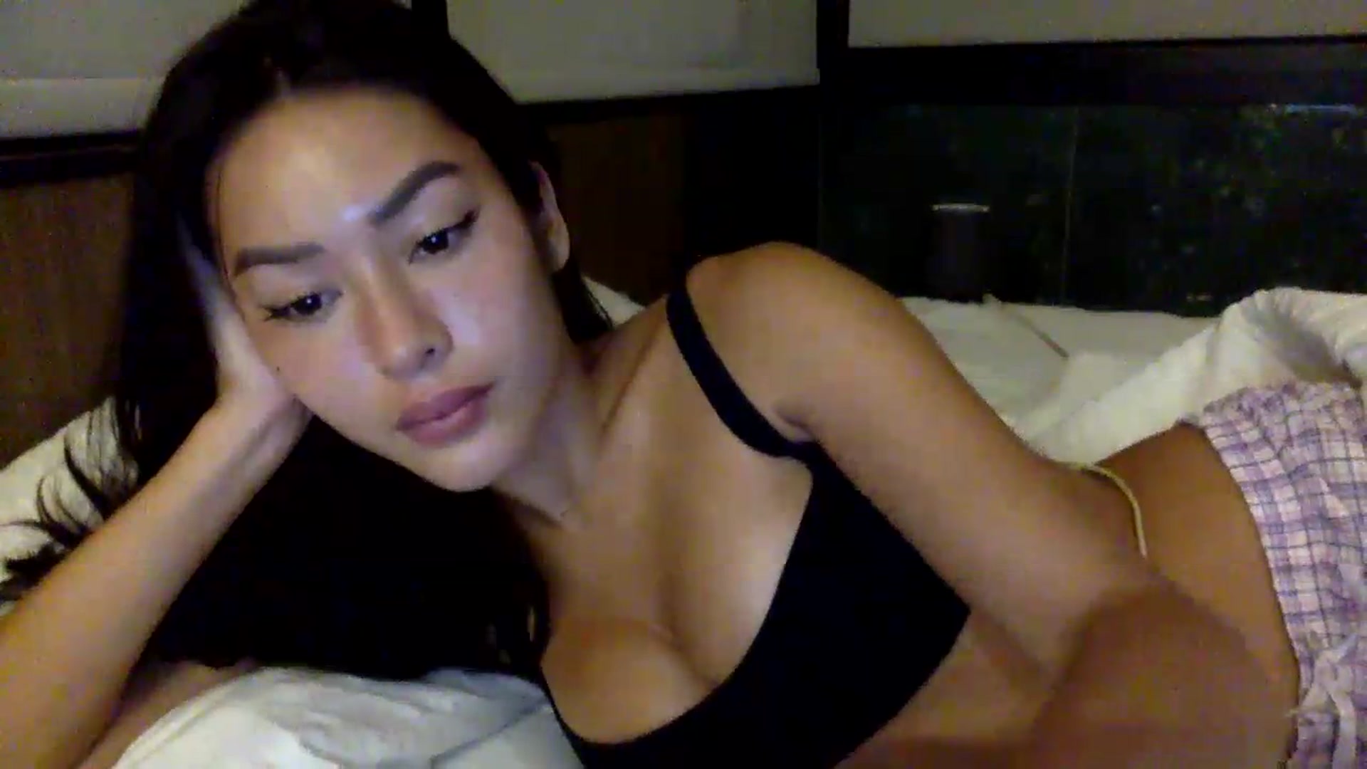 Gallery image thumbnail from Miss_emiko's myfreecams stream on, 05/25/2026, 24:14 image 6 of 20