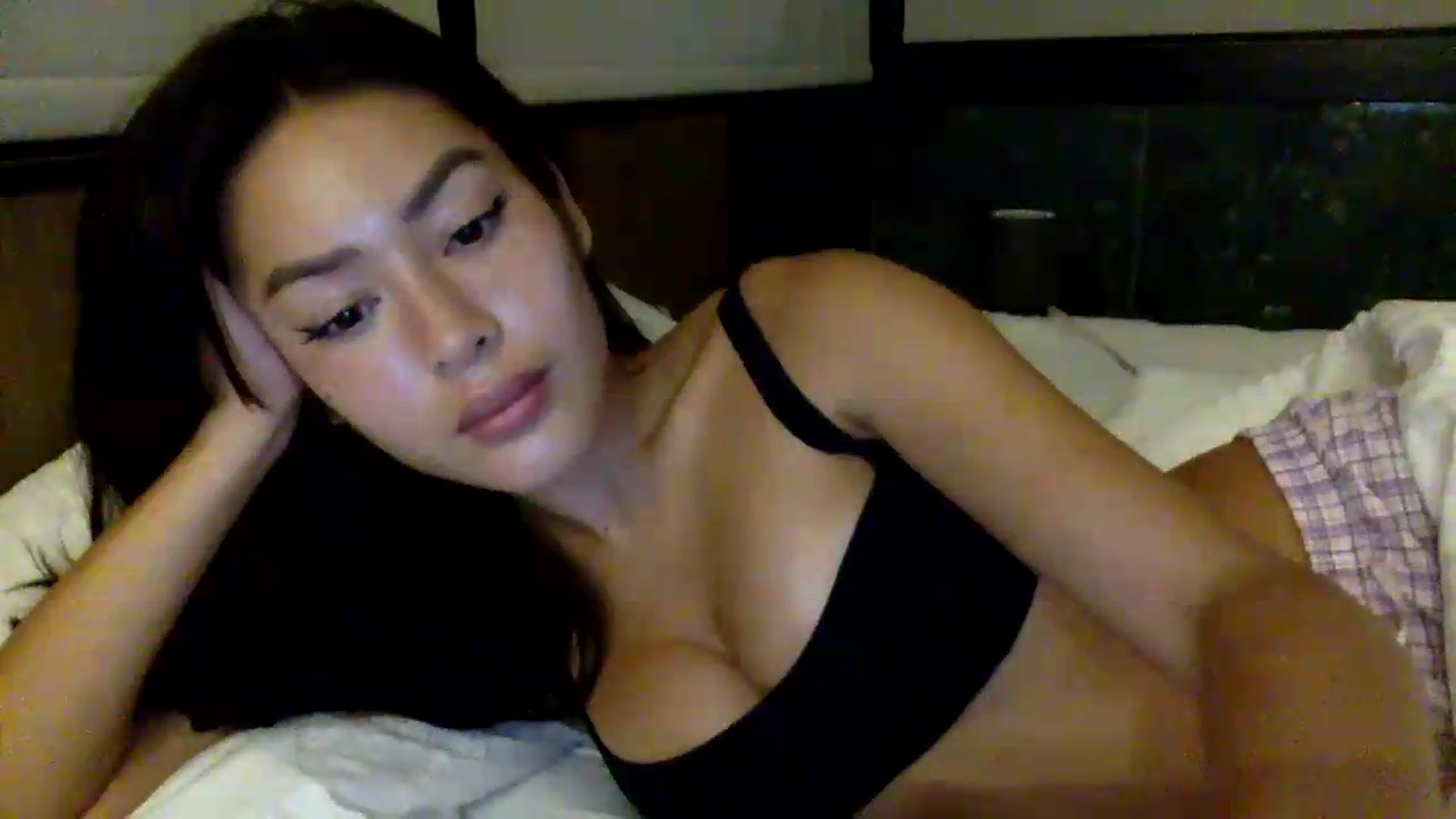 Gallery image thumbnail from Miss_emiko's myfreecams stream on, 05/25/2026, 24:14 image 8 of 20