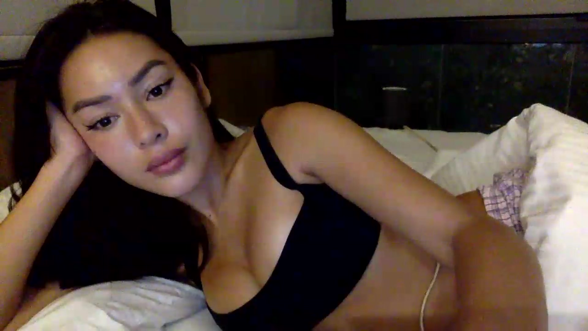 Gallery image thumbnail from Miss_emiko's myfreecams stream on, 05/25/2026, 24:14 image 2 of 20