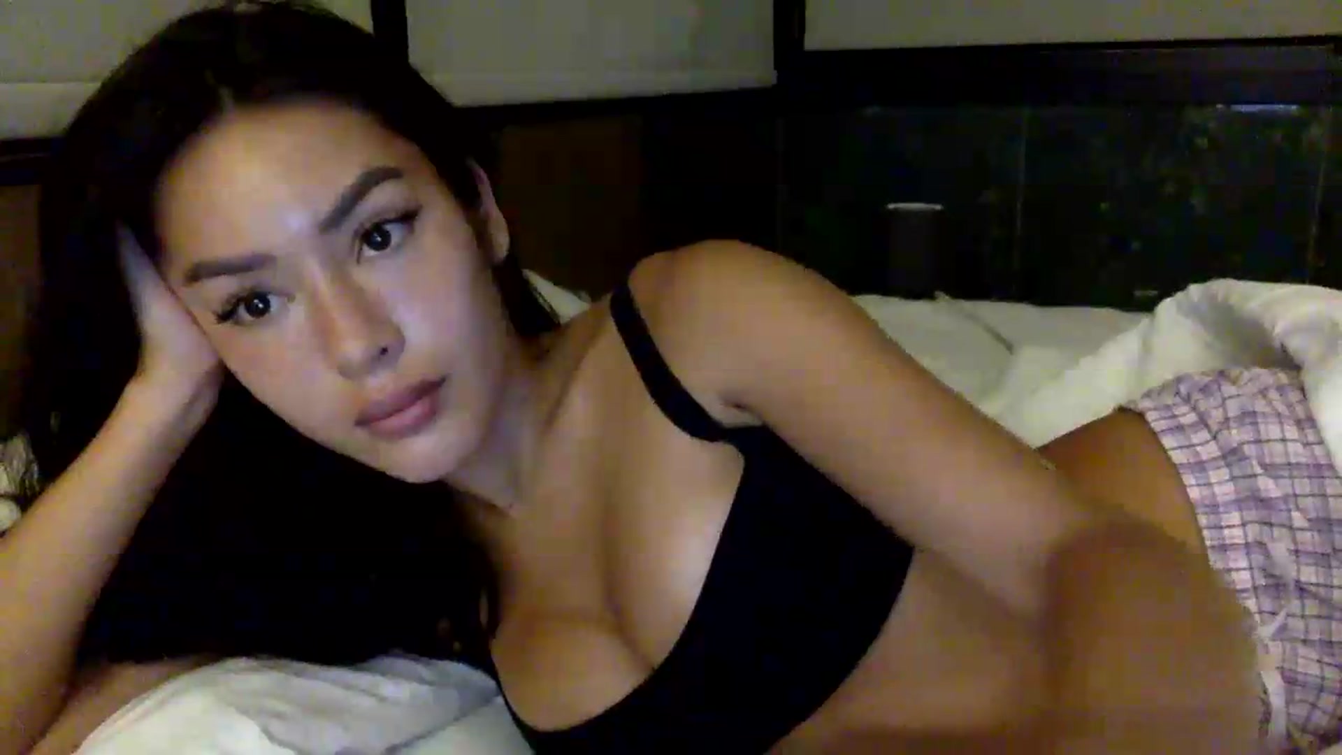 Gallery image thumbnail from Miss_emiko's myfreecams stream on, 05/25/2026, 24:14 image 4 of 20