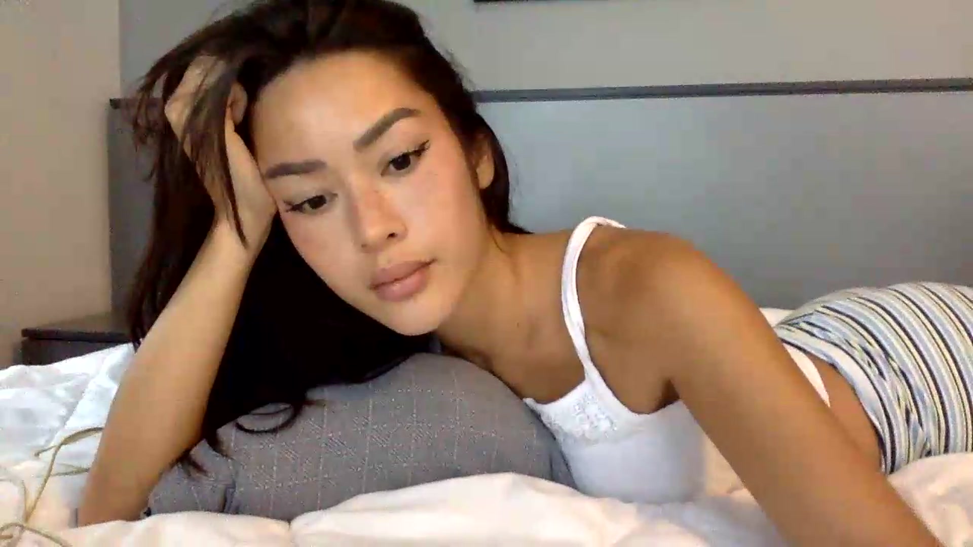 Gallery image thumbnail from Miss_emiko's myfreecams stream on, 05/28/2026, 10:12 image 8 of 20