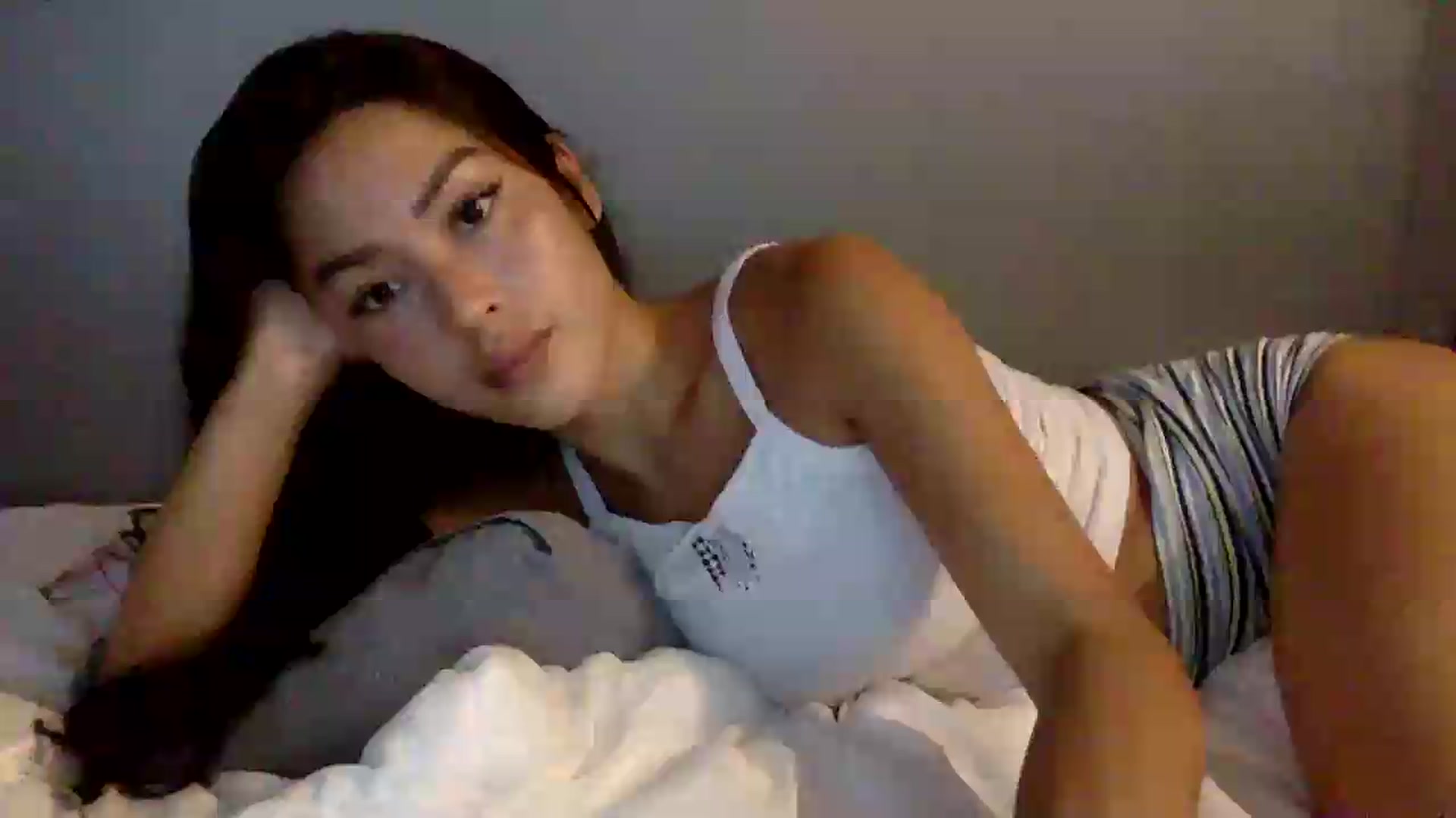 Gallery image thumbnail from Miss_emiko's myfreecams stream on, 05/28/2026, 16:13 image 16 of 20