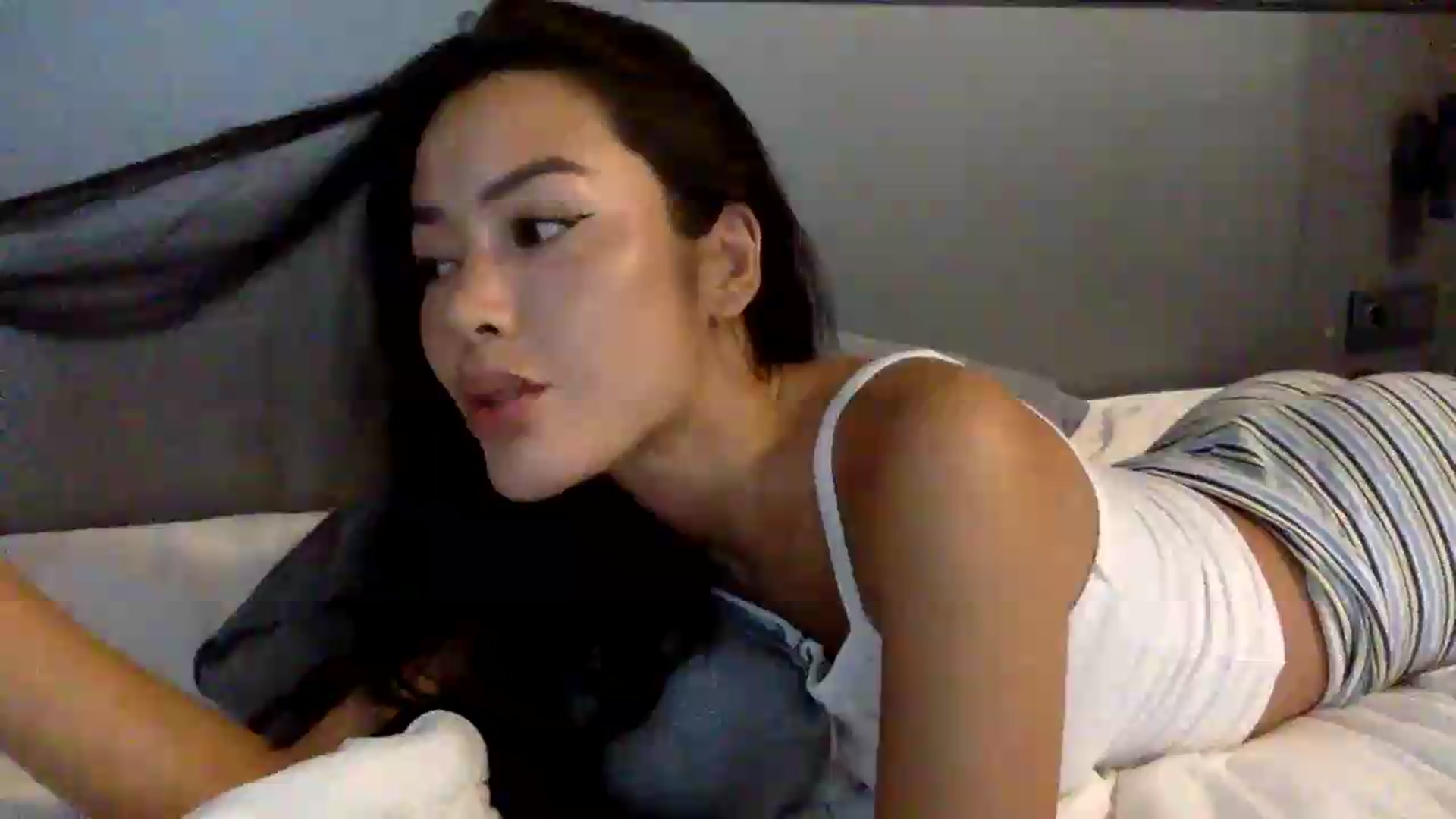 Gallery image thumbnail from Miss_emiko's myfreecams stream on, 05/28/2026, 16:13 image 1 of 20