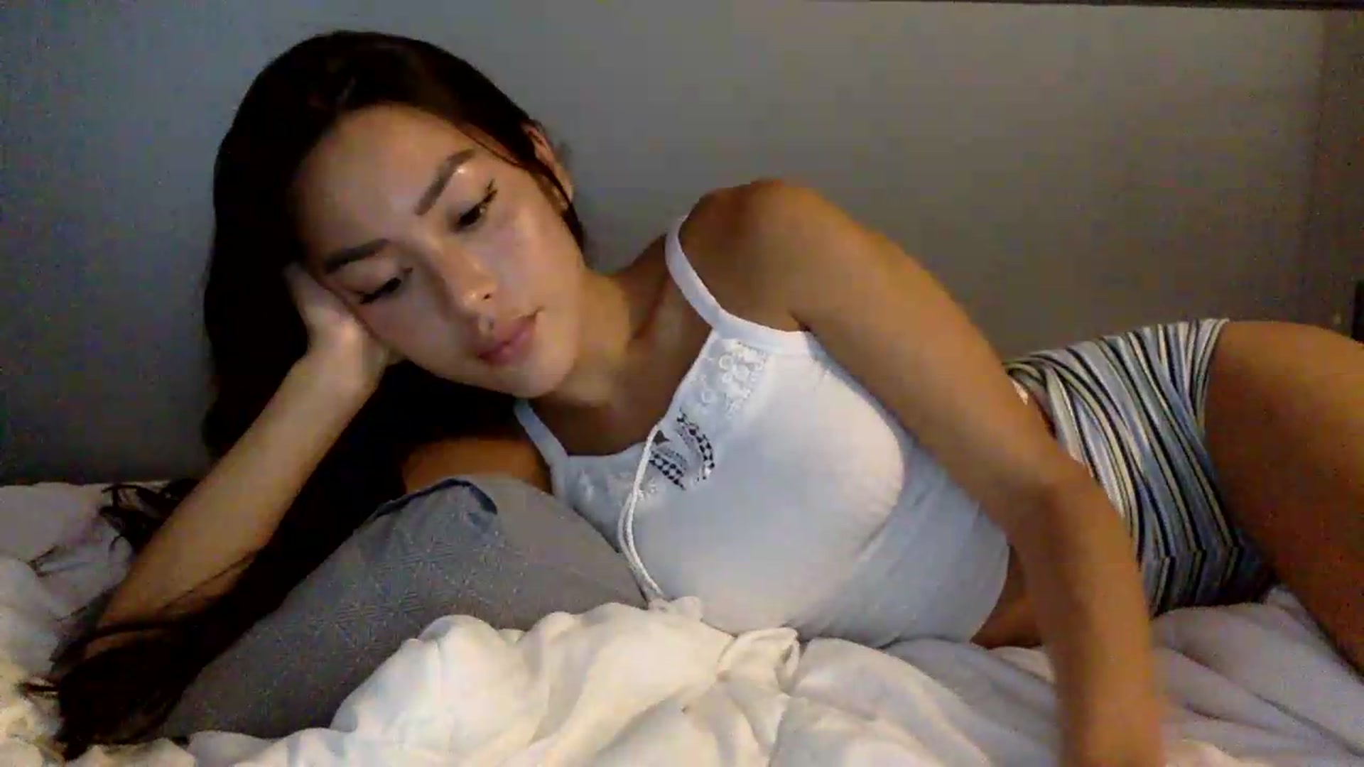 Gallery image thumbnail from Miss_emiko's myfreecams stream on, 05/28/2026, 16:13 image 14 of 20