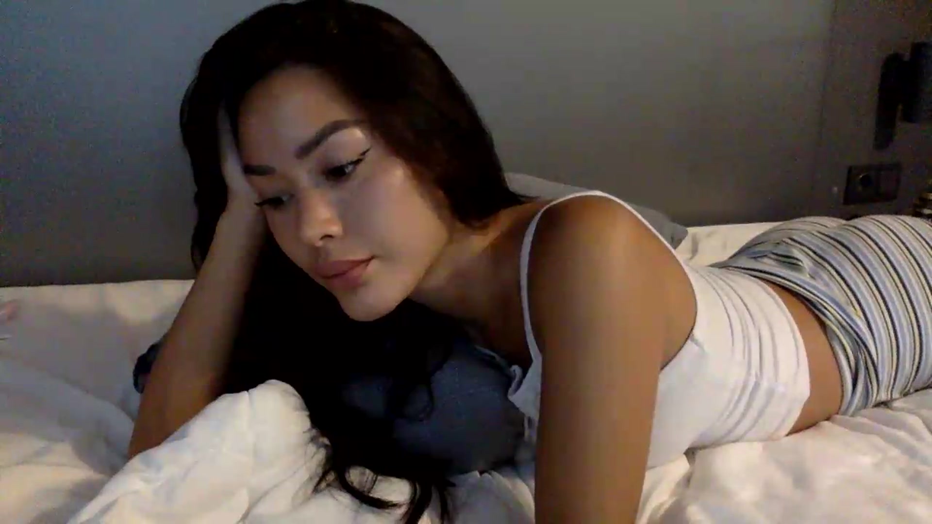 Gallery image thumbnail from Miss_emiko's myfreecams stream on, 05/28/2026, 16:13 image 8 of 20