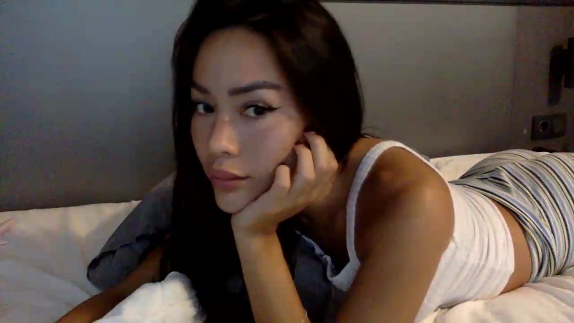 Gallery image thumbnail from Miss_emiko's myfreecams stream on, 05/28/2026, 16:13 image 5 of 20