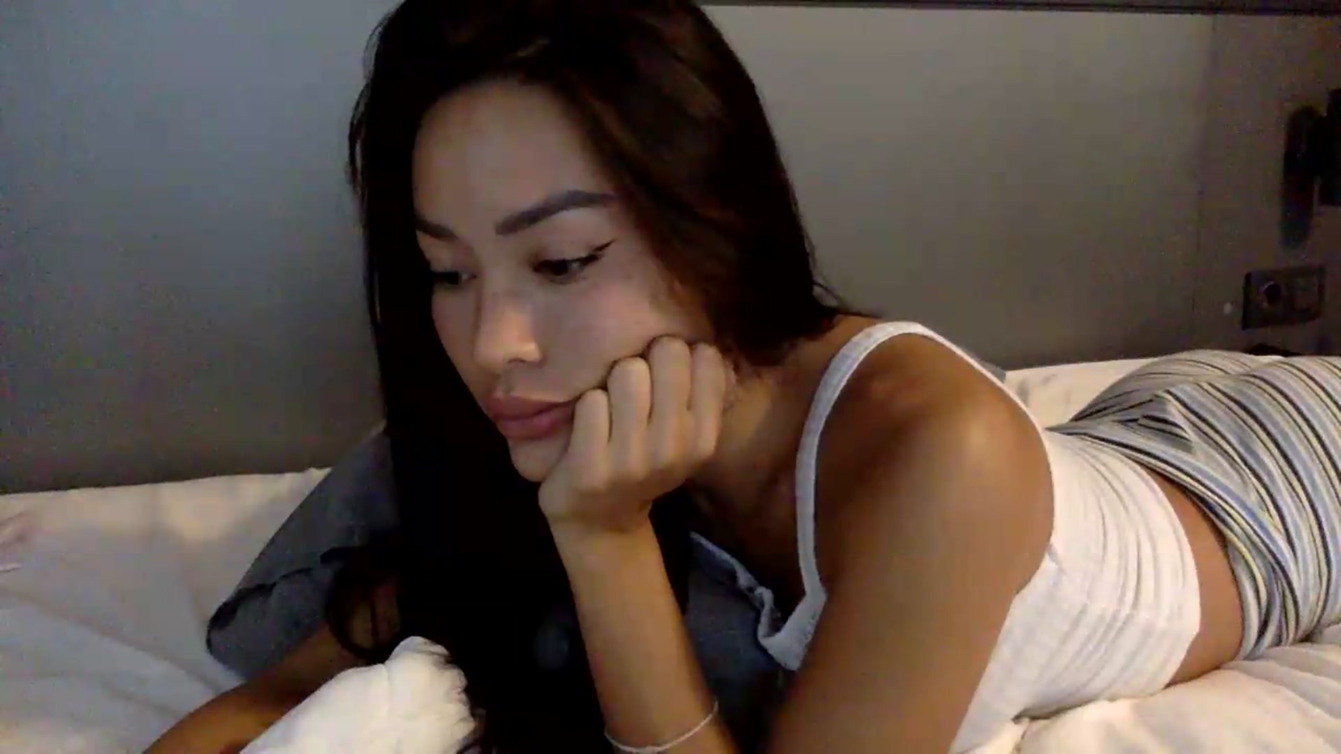 Gallery image thumbnail from Miss_emiko's myfreecams stream on, 05/28/2026, 16:13 image 4 of 20