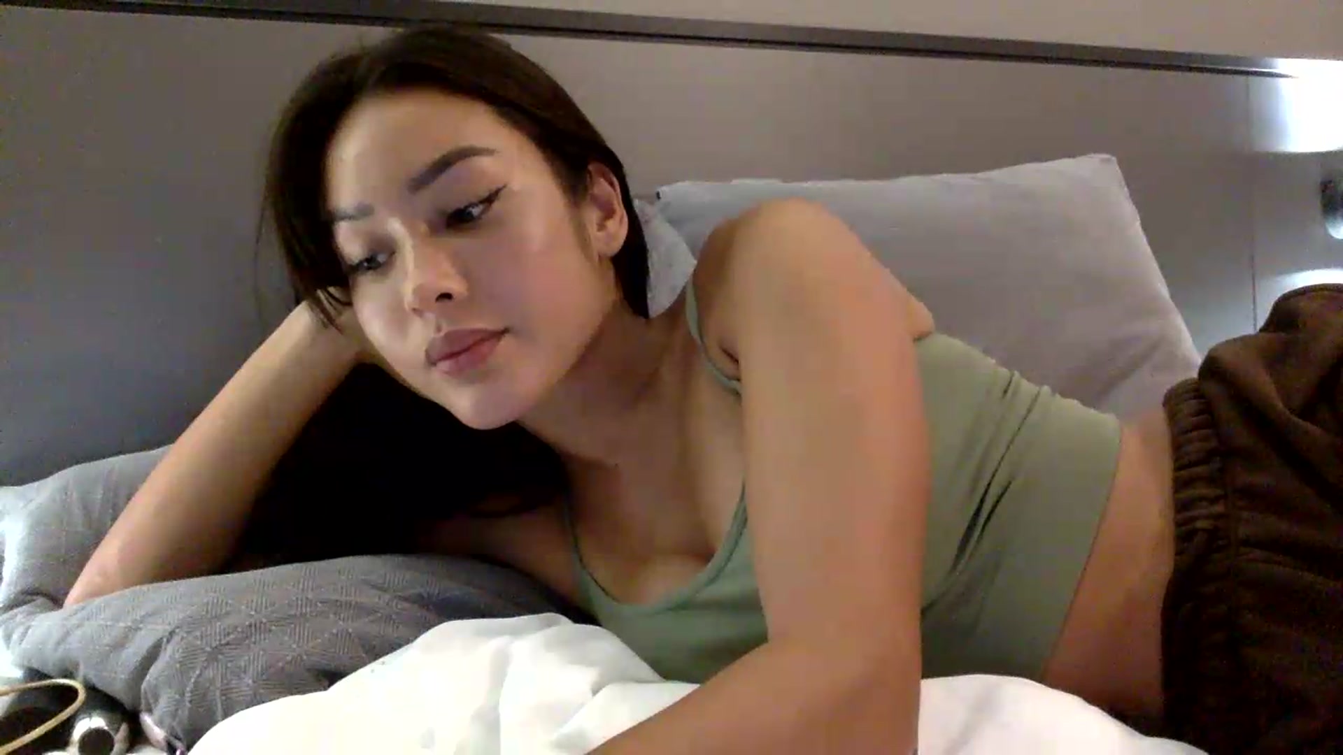 Gallery image thumbnail from Miss_emiko's myfreecams stream on, 05/29/2026, 18:47 image 17 of 20
