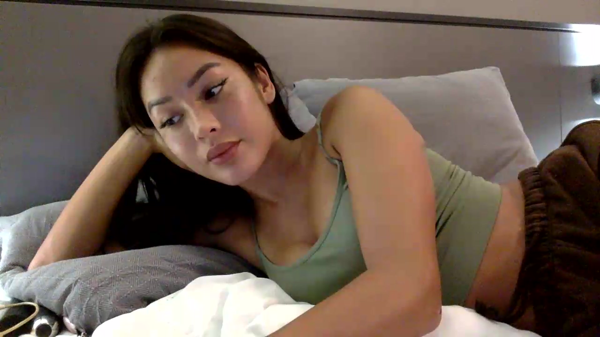 Gallery image thumbnail from Miss_emiko's myfreecams stream on, 05/29/2026, 18:47 image 15 of 20