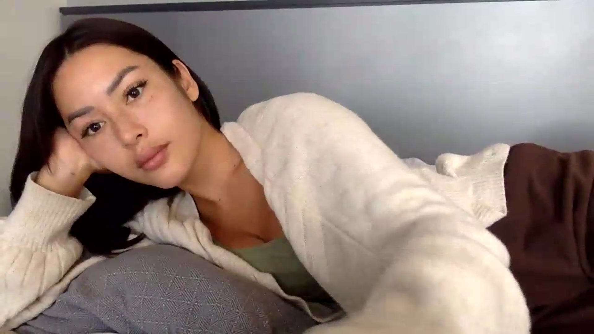 Gallery image thumbnail from Miss_emiko's myfreecams stream on, 05/31/2026, 07:36 image 4 of 20