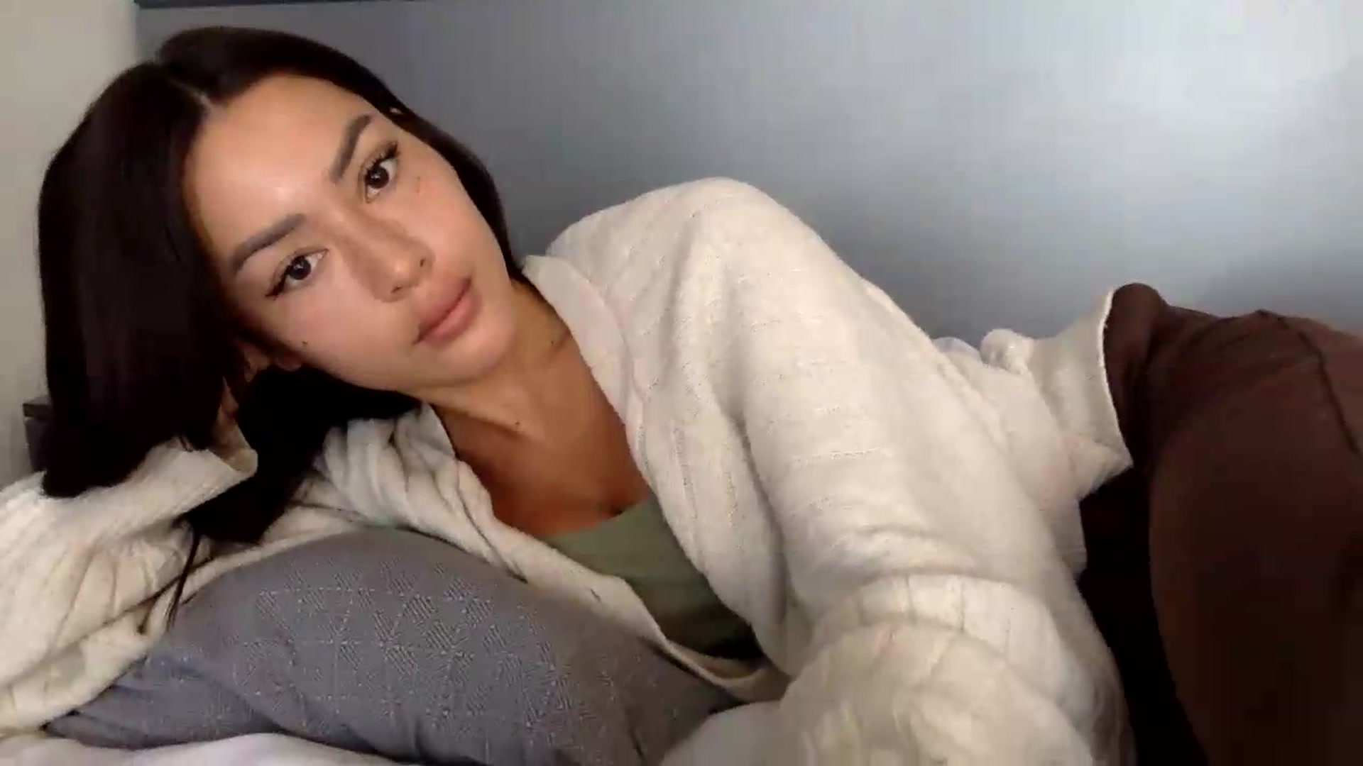 Gallery image thumbnail from Miss_emiko's myfreecams stream on, 05/31/2026, 07:36 image 14 of 20