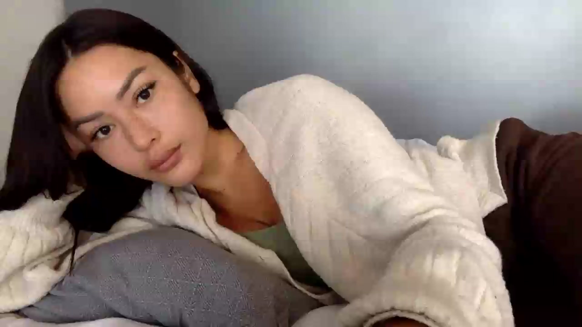 Gallery image thumbnail from Miss_emiko's myfreecams stream on, 05/31/2026, 07:36 image 16 of 20