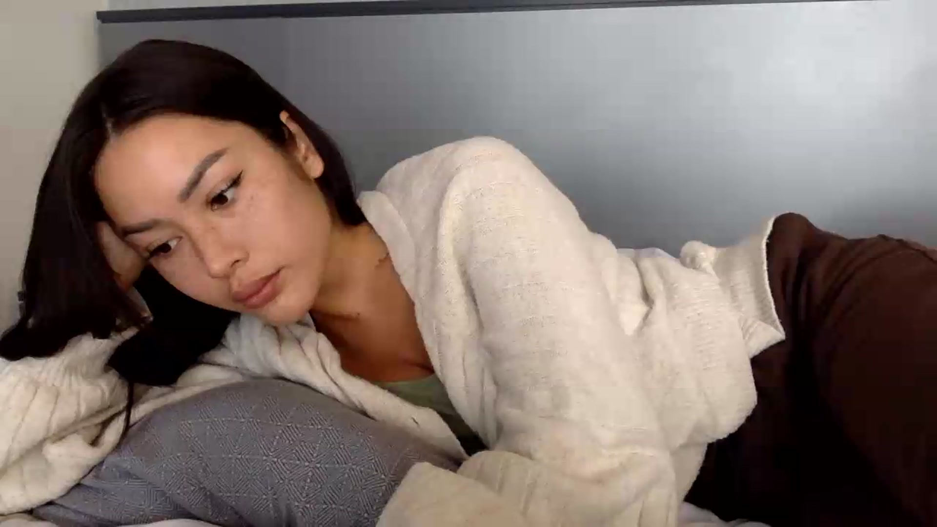 Gallery image thumbnail from Miss_emiko's myfreecams stream on, 05/31/2026, 07:36 image 15 of 20