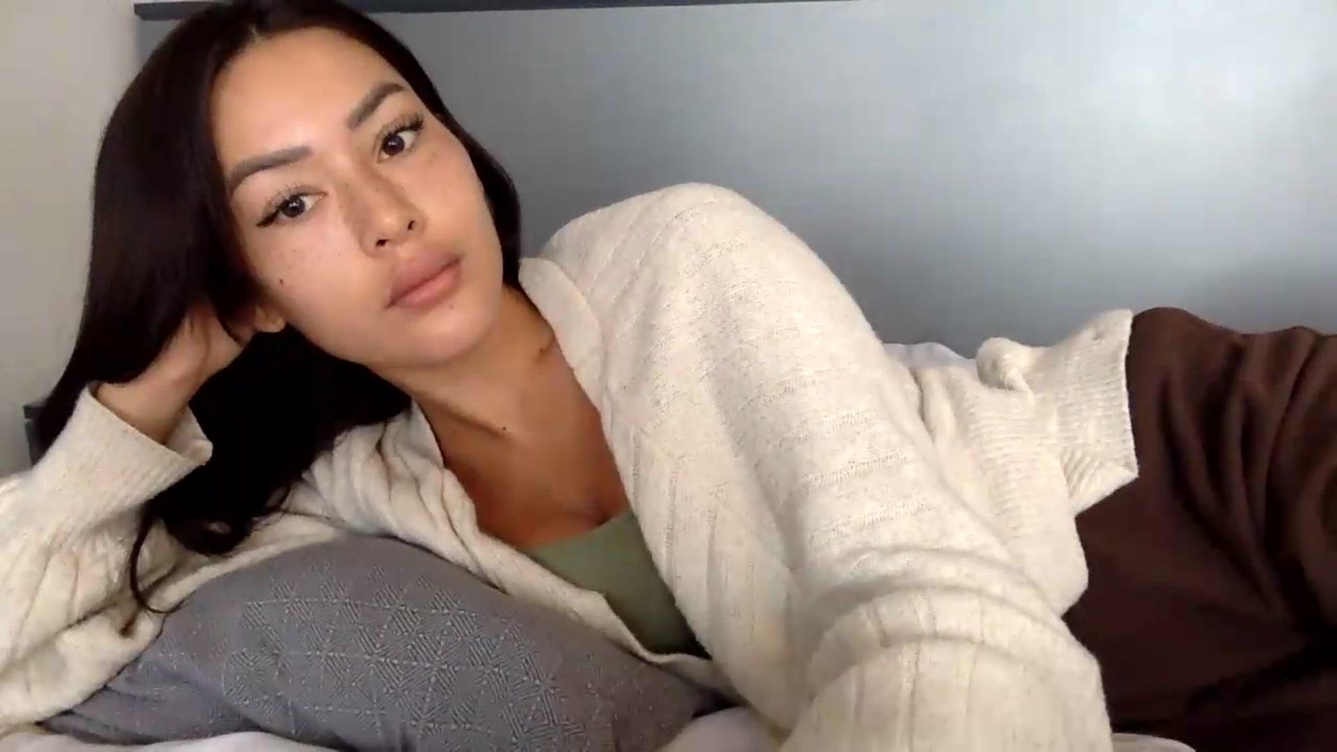 Gallery image thumbnail from Miss_emiko's myfreecams stream on, 05/31/2026, 07:36 image 13 of 20