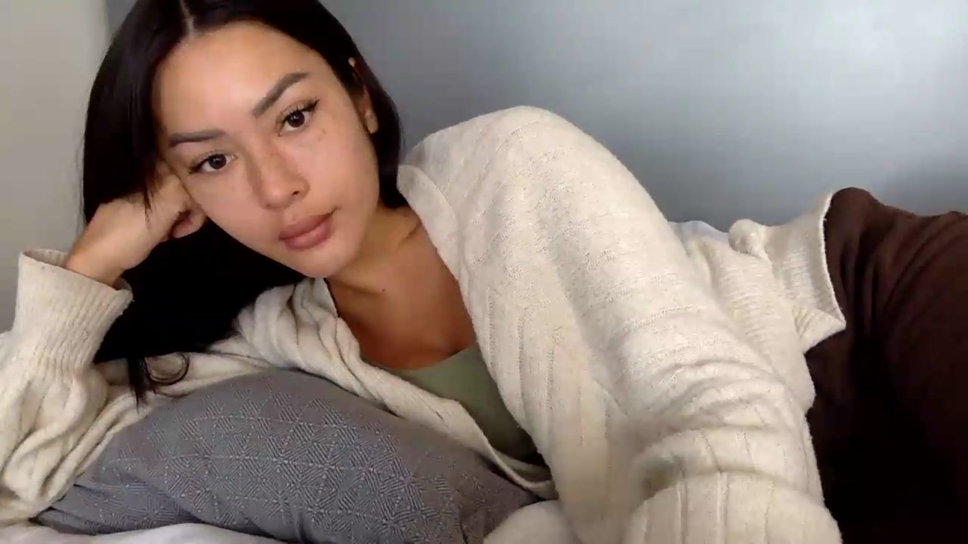 Gallery image thumbnail from Miss_emiko's myfreecams stream on, 05/31/2026, 07:36 image 18 of 20