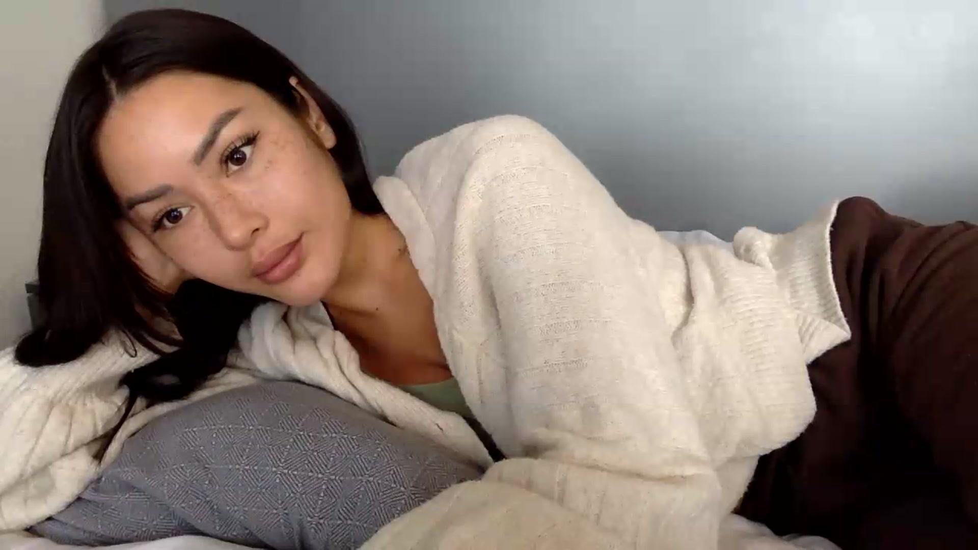 Gallery image thumbnail from Miss_emiko's myfreecams stream on, 05/31/2026, 07:36 image 17 of 20