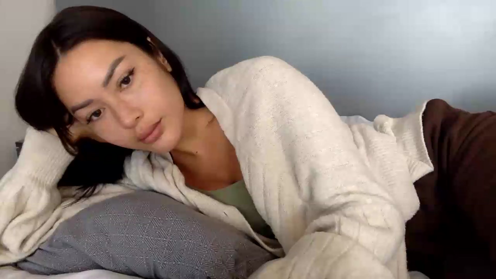 Gallery image thumbnail from Miss_emiko's myfreecams stream on, 05/31/2026, 07:36 image 19 of 20