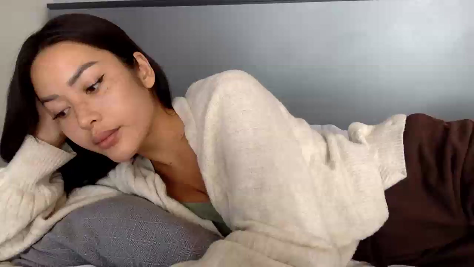 Gallery image thumbnail from Miss_emiko's myfreecams stream on, 05/31/2026, 07:36 image 9 of 20