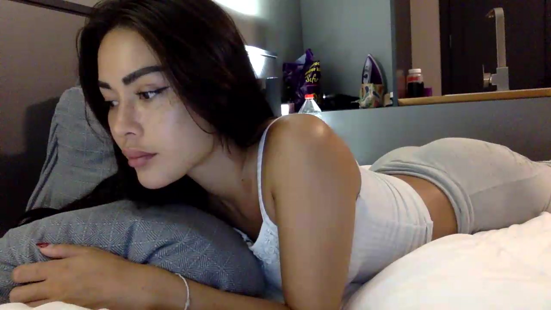 Gallery image thumbnail from Miss_emiko's myfreecams stream on, 06/06/2026, 17:43 image 17 of 20