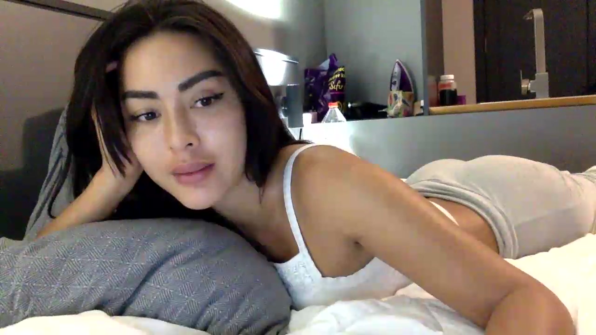 Gallery image thumbnail from Miss_emiko's myfreecams stream on, 06/06/2026, 17:43 image 19 of 20