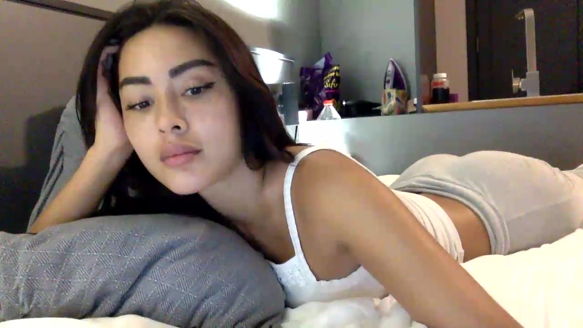 Gallery image thumbnail from Miss_emiko's myfreecams stream on, 06/06/2026, 17:43 image 18 of 20
