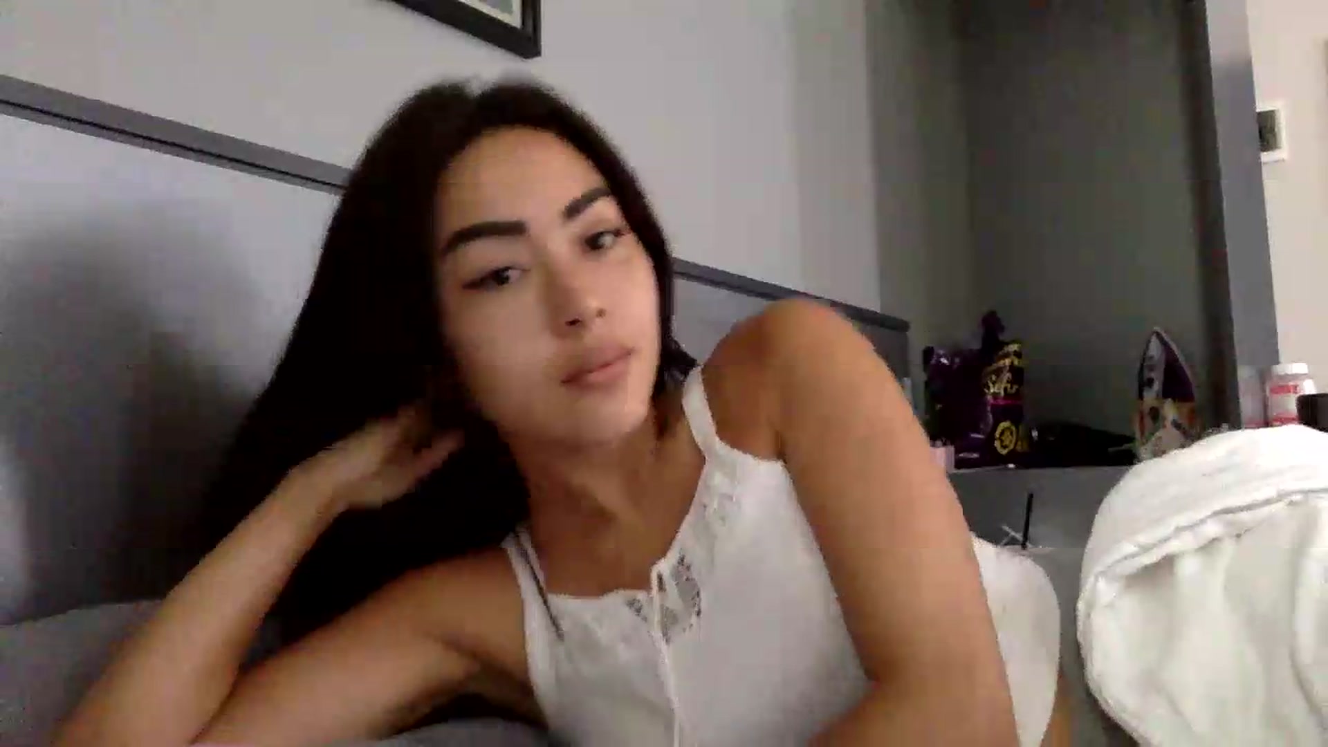 Gallery image thumbnail from Miss_emiko's myfreecams stream on, 06/07/2026, 05:47 image 16 of 20