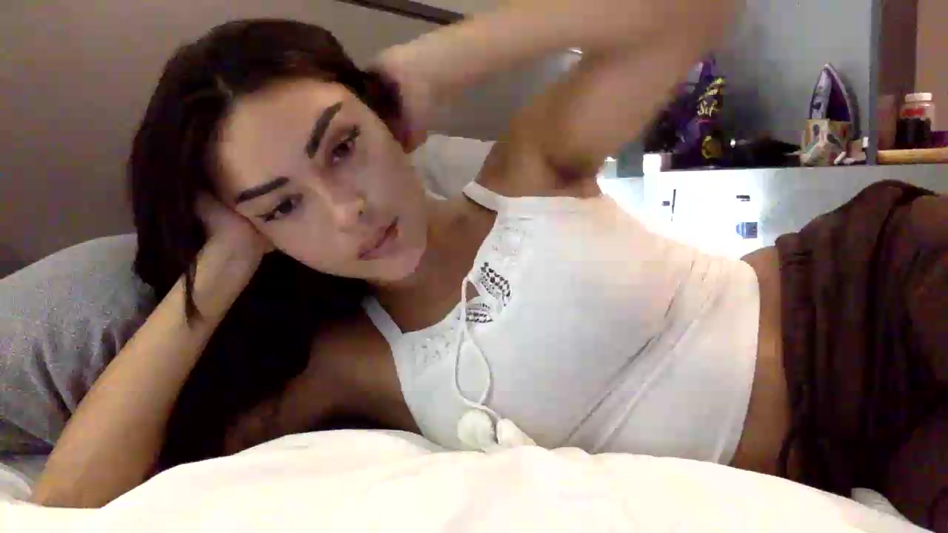 Gallery image thumbnail from Miss_emiko's myfreecams stream on, 06/07/2026, 19:32 image 18 of 20