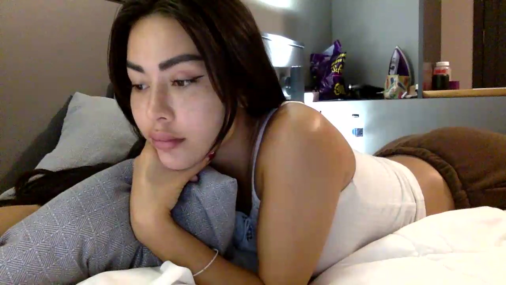 Gallery image thumbnail from Miss_emiko's myfreecams stream on, 06/07/2026, 19:32 image 13 of 20
