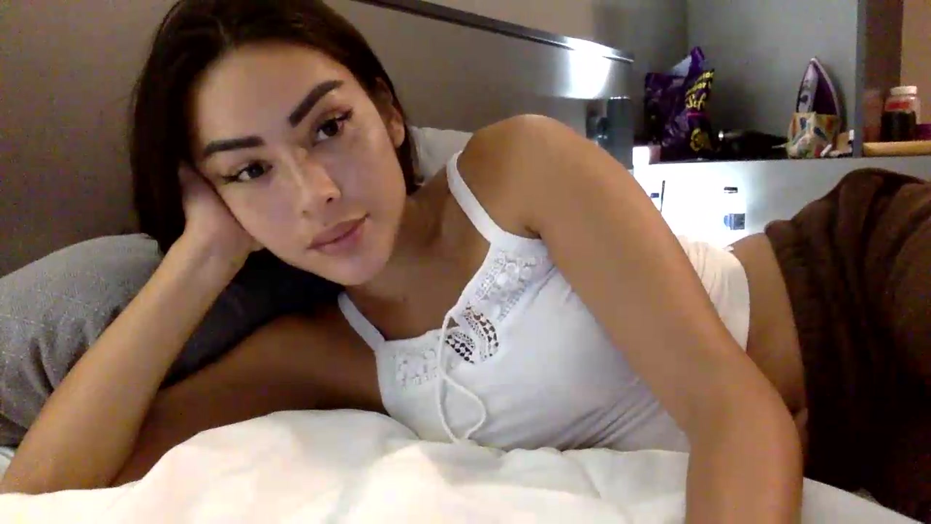 Gallery image thumbnail from Miss_emiko's myfreecams stream on, 06/07/2026, 19:32 image 17 of 20