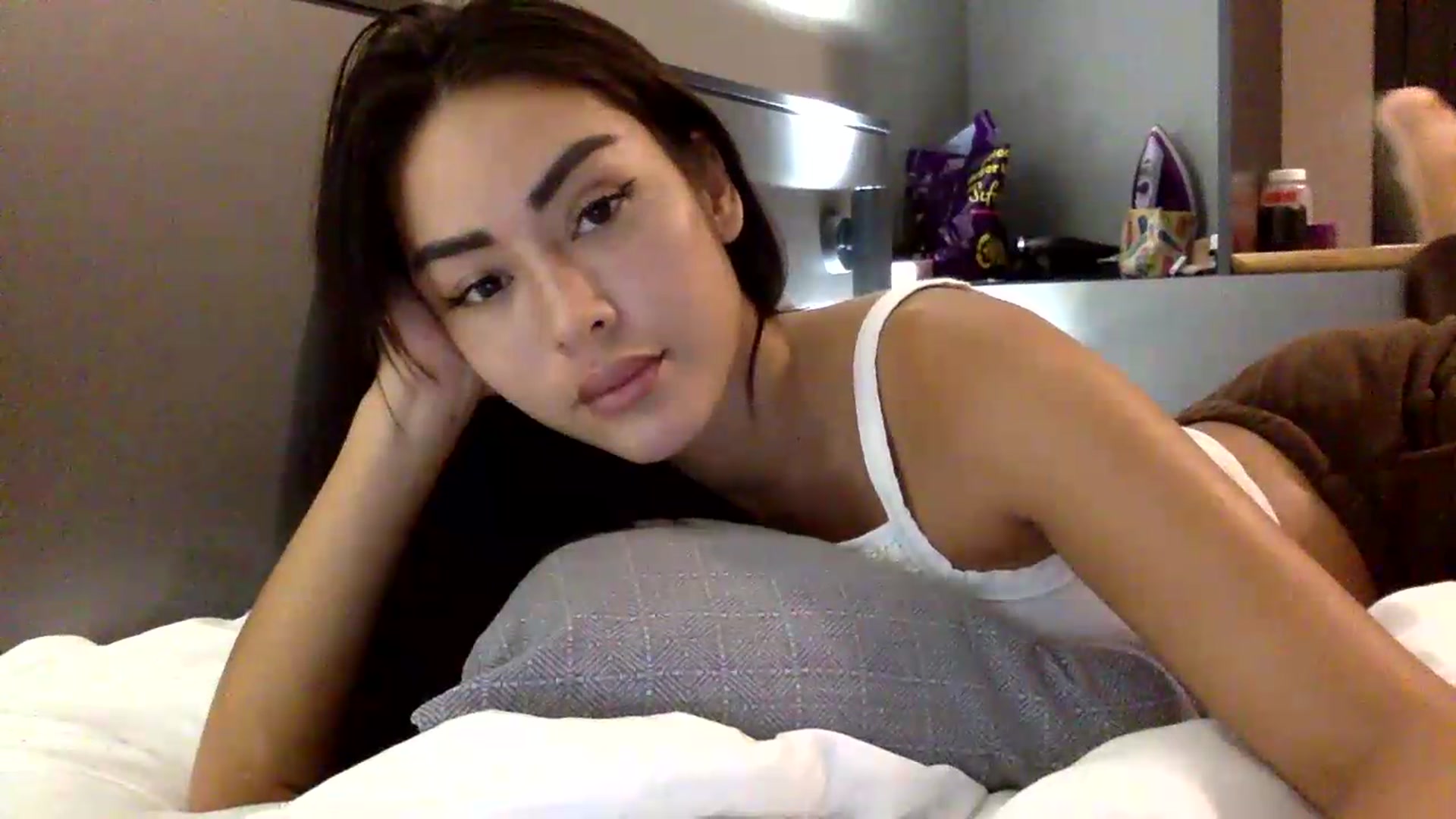 Gallery image thumbnail from Miss_emiko's myfreecams stream on, 06/07/2026, 19:32 image 3 of 20