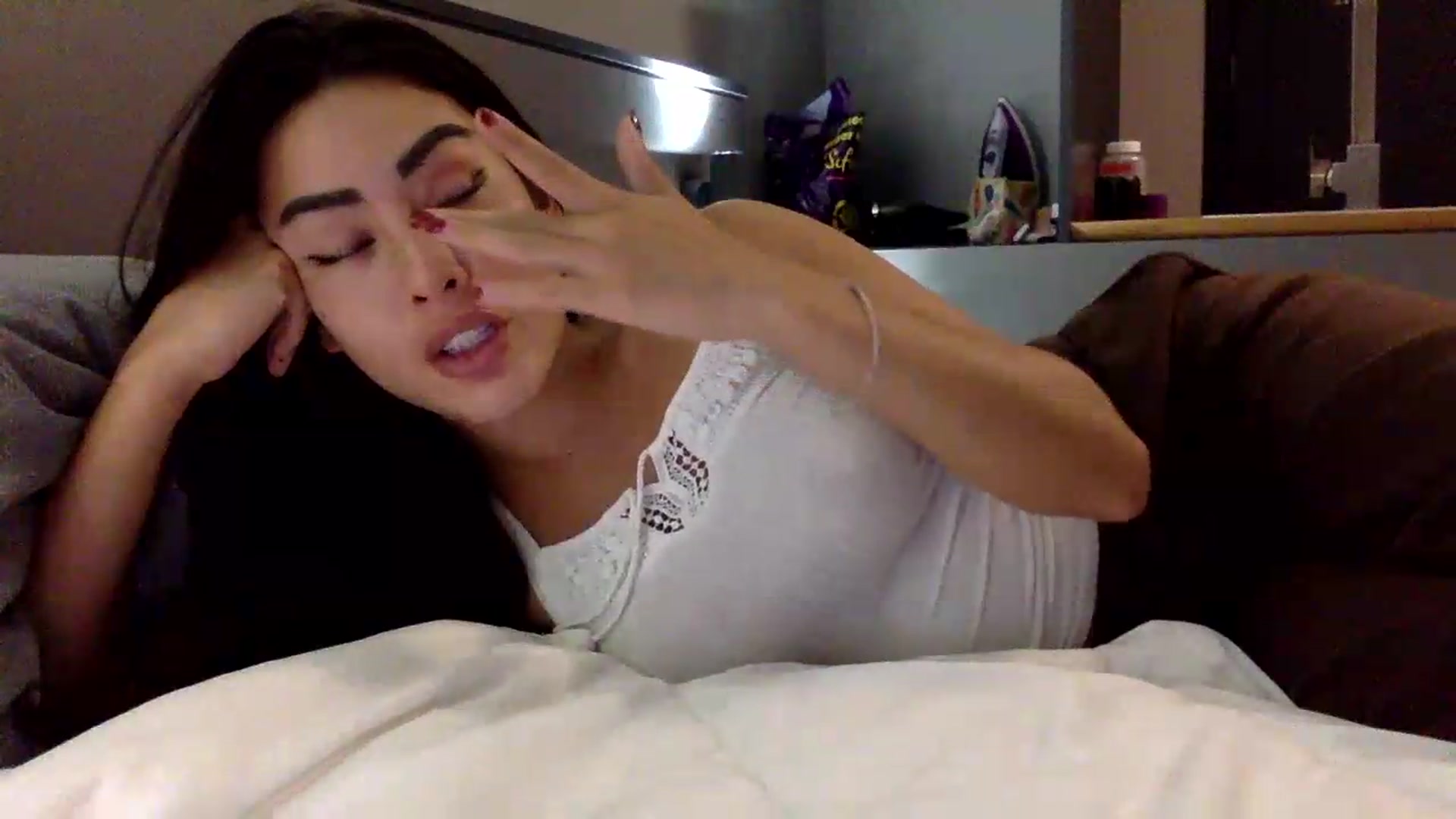 Gallery image thumbnail from Miss_emiko's myfreecams stream on, 06/07/2026, 19:32 image 9 of 20