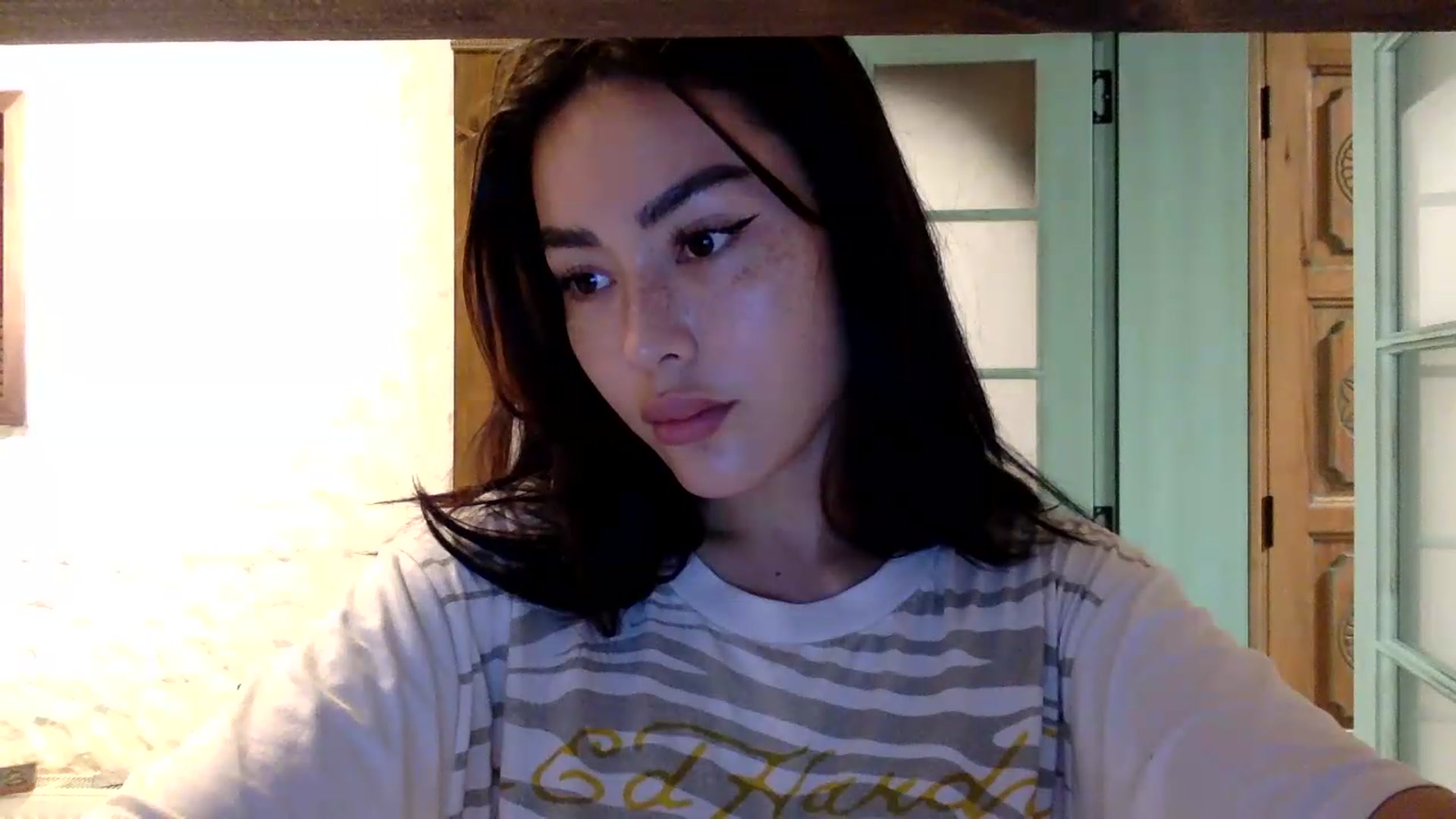 Gallery image thumbnail from Miss_emiko's myfreecams stream on, 07/08/2026, 17:11 image 18 of 20