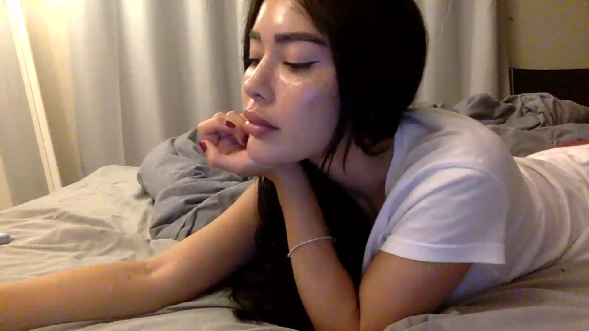 Gallery image thumbnail from Miss_emiko's myfreecams stream on, 08/04/2026, 21:26 image 19 of 20