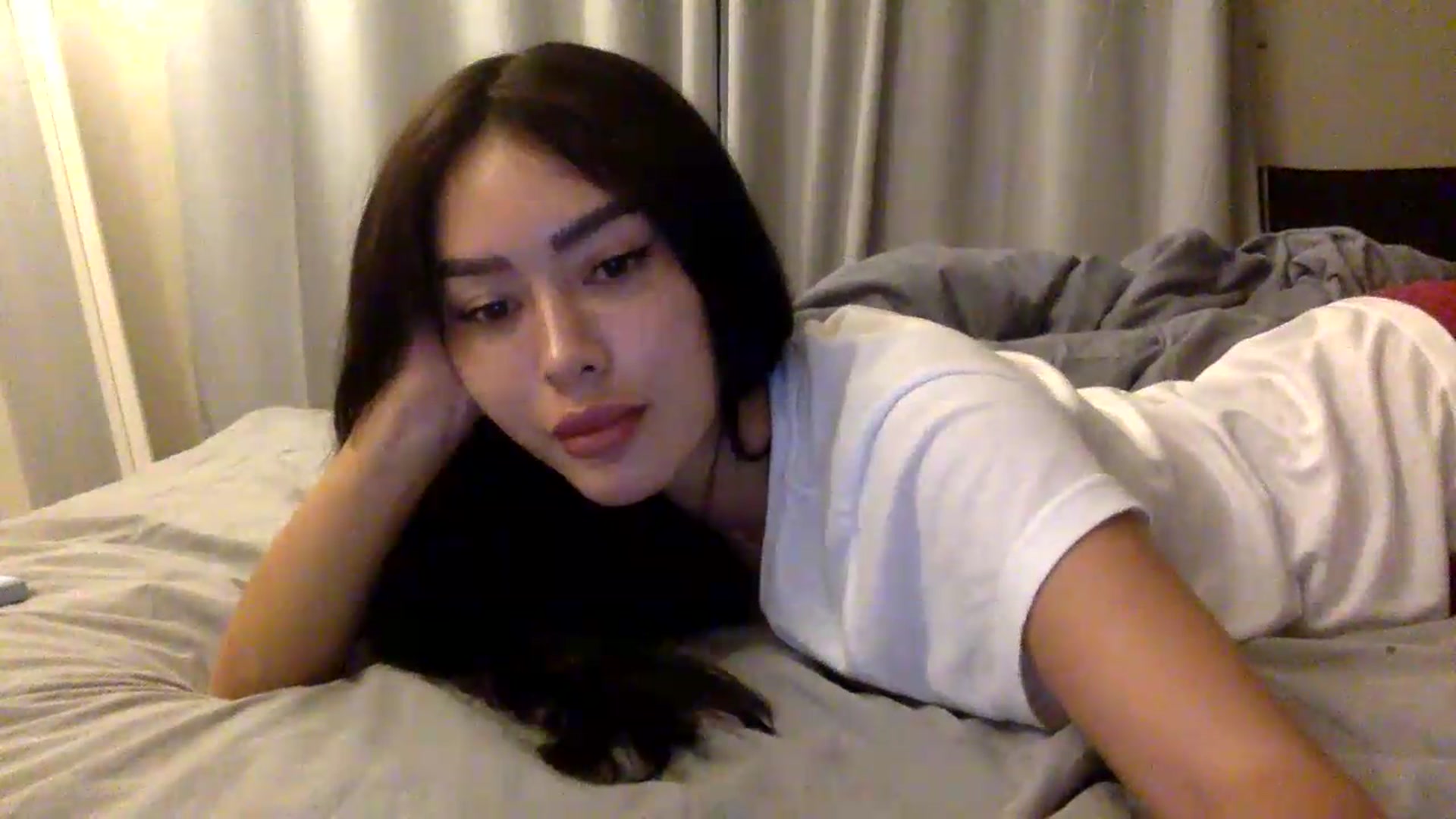 Gallery image thumbnail from Miss_emiko's myfreecams stream on, 08/04/2026, 21:26 image 18 of 20