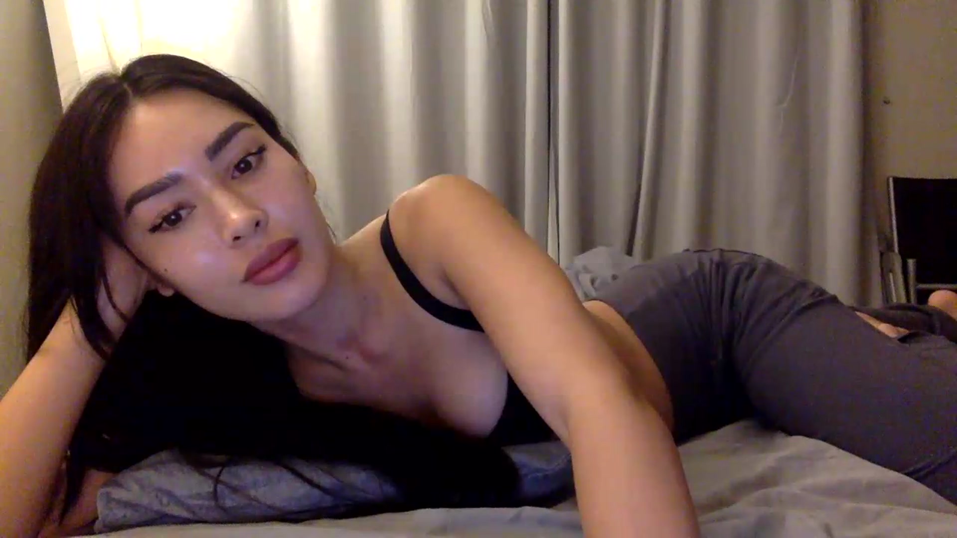 Gallery image thumbnail from Miss_emiko's myfreecams stream on, 08/07/2026, 24:09 image 17 of 20