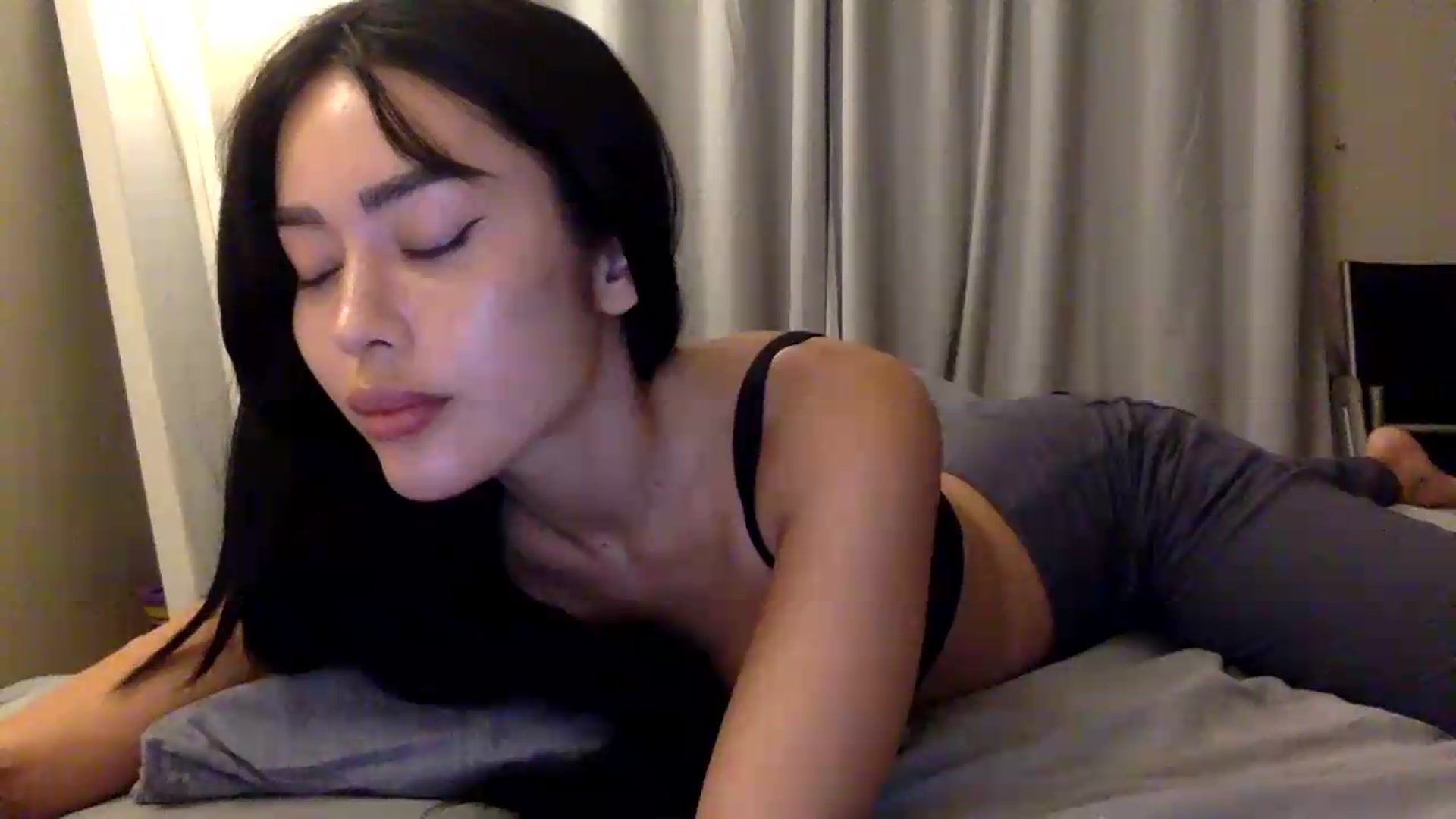 Gallery image thumbnail from Miss_emiko's myfreecams stream on, 08/07/2026, 24:09 image 6 of 20
