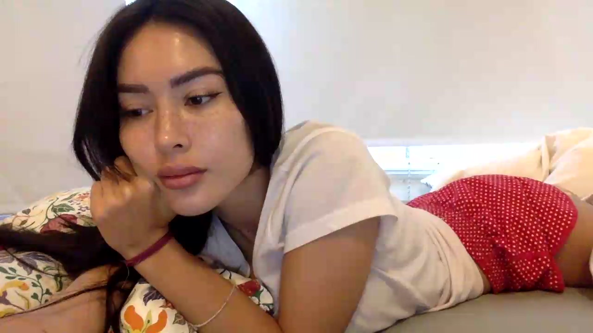 Gallery image thumbnail from Miss_emiko's myfreecams stream on, 08/12/2026, 15:58 image 8 of 20