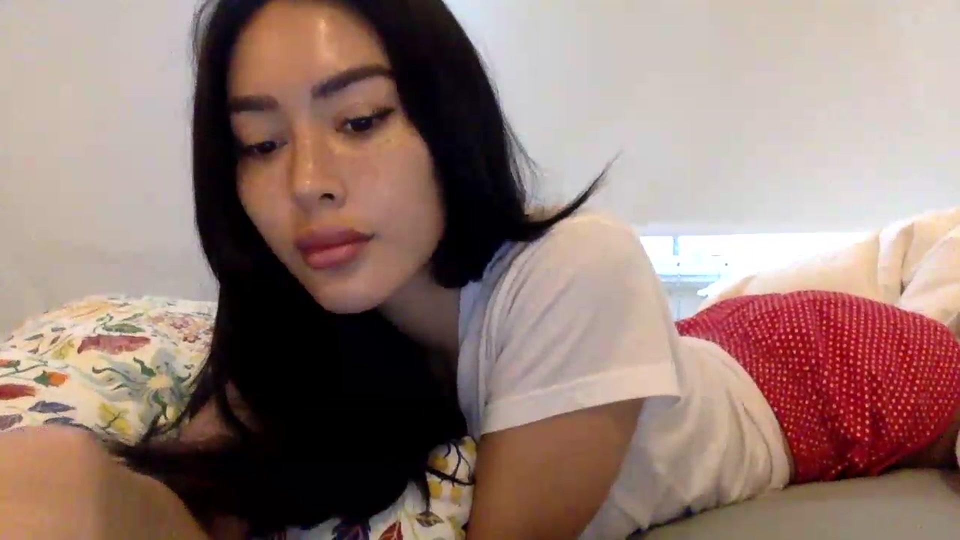 Gallery image thumbnail from Miss_emiko's myfreecams stream on, 08/12/2026, 15:58 image 19 of 20