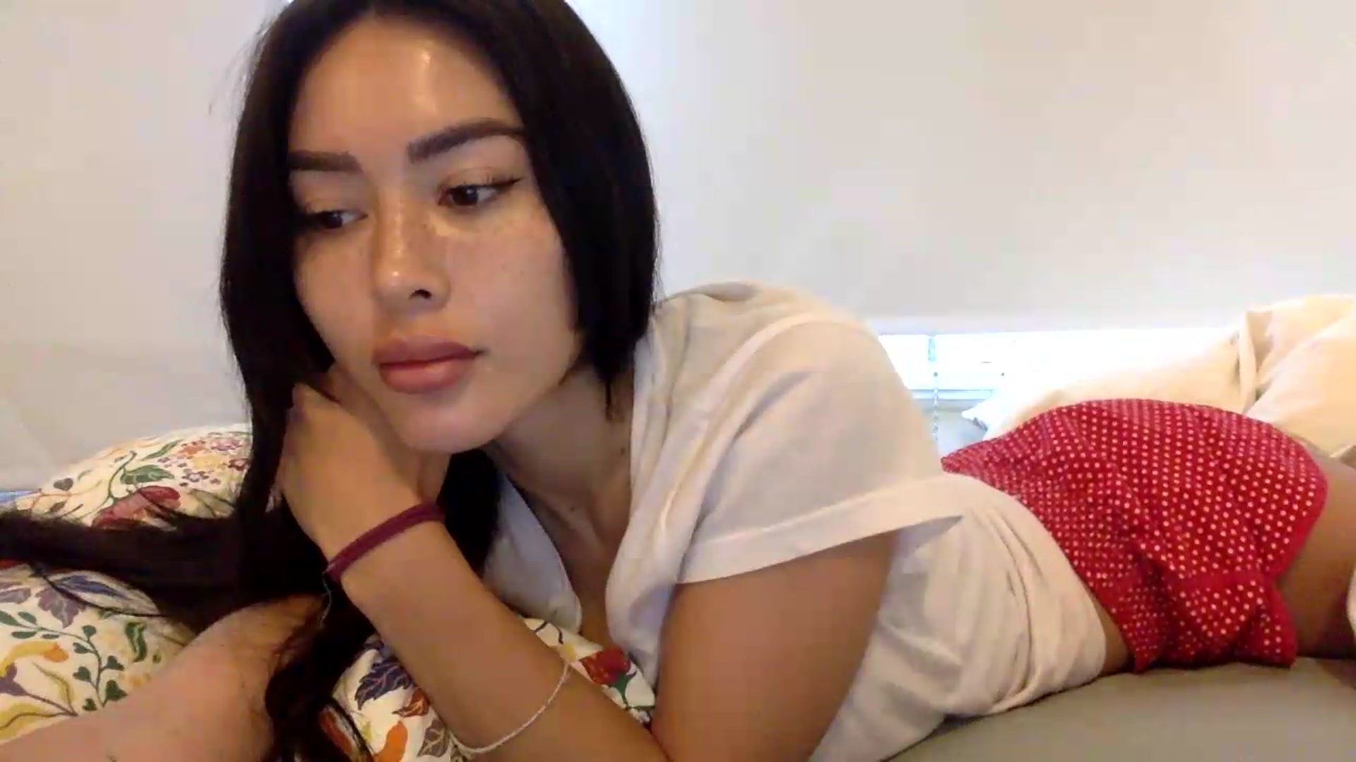 Gallery image thumbnail from Miss_emiko's myfreecams stream on, 08/12/2026, 15:58 image 9 of 20